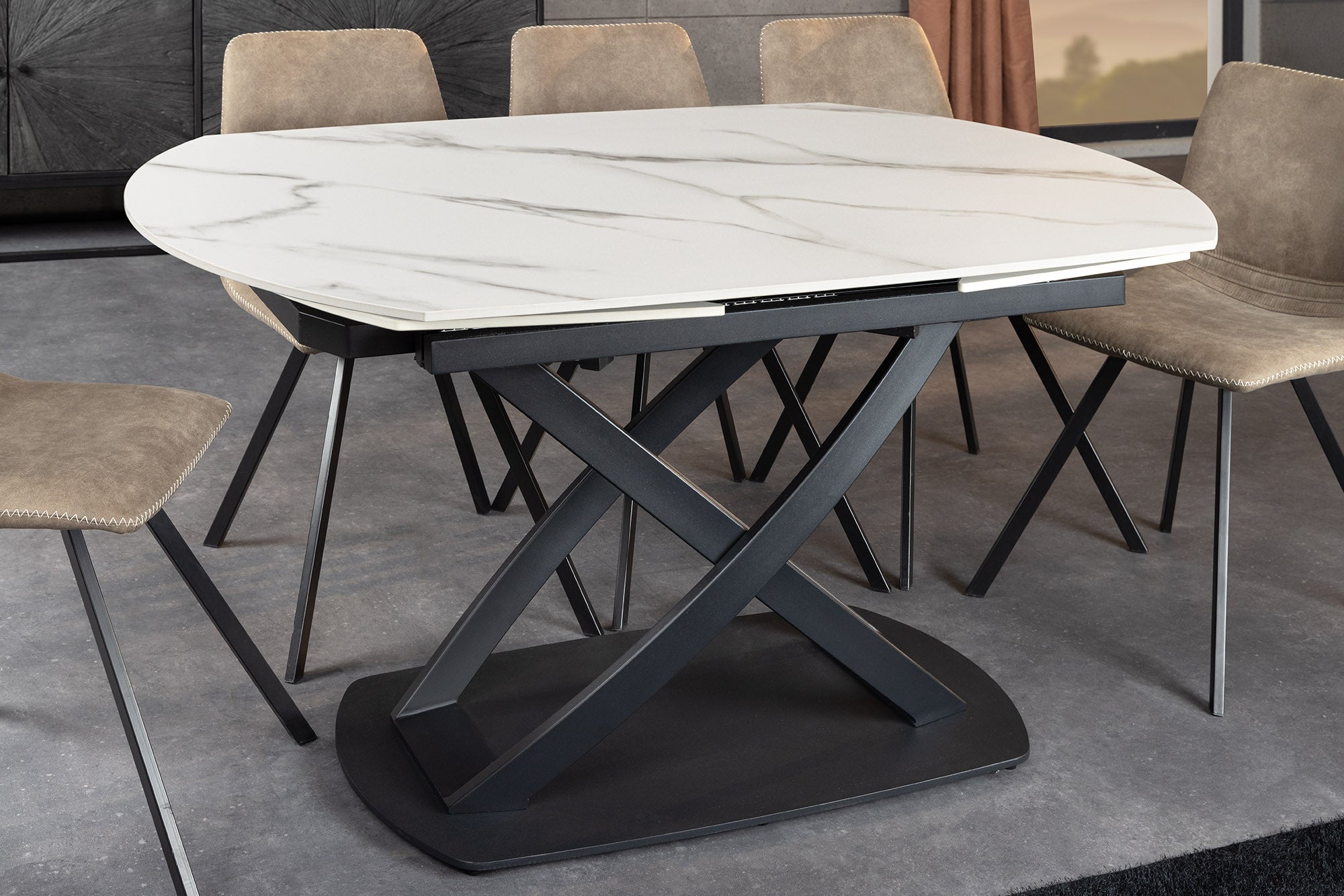 Table à manger extensible INCEPTION 130-190cm marbre blanc céramique structure métal noir