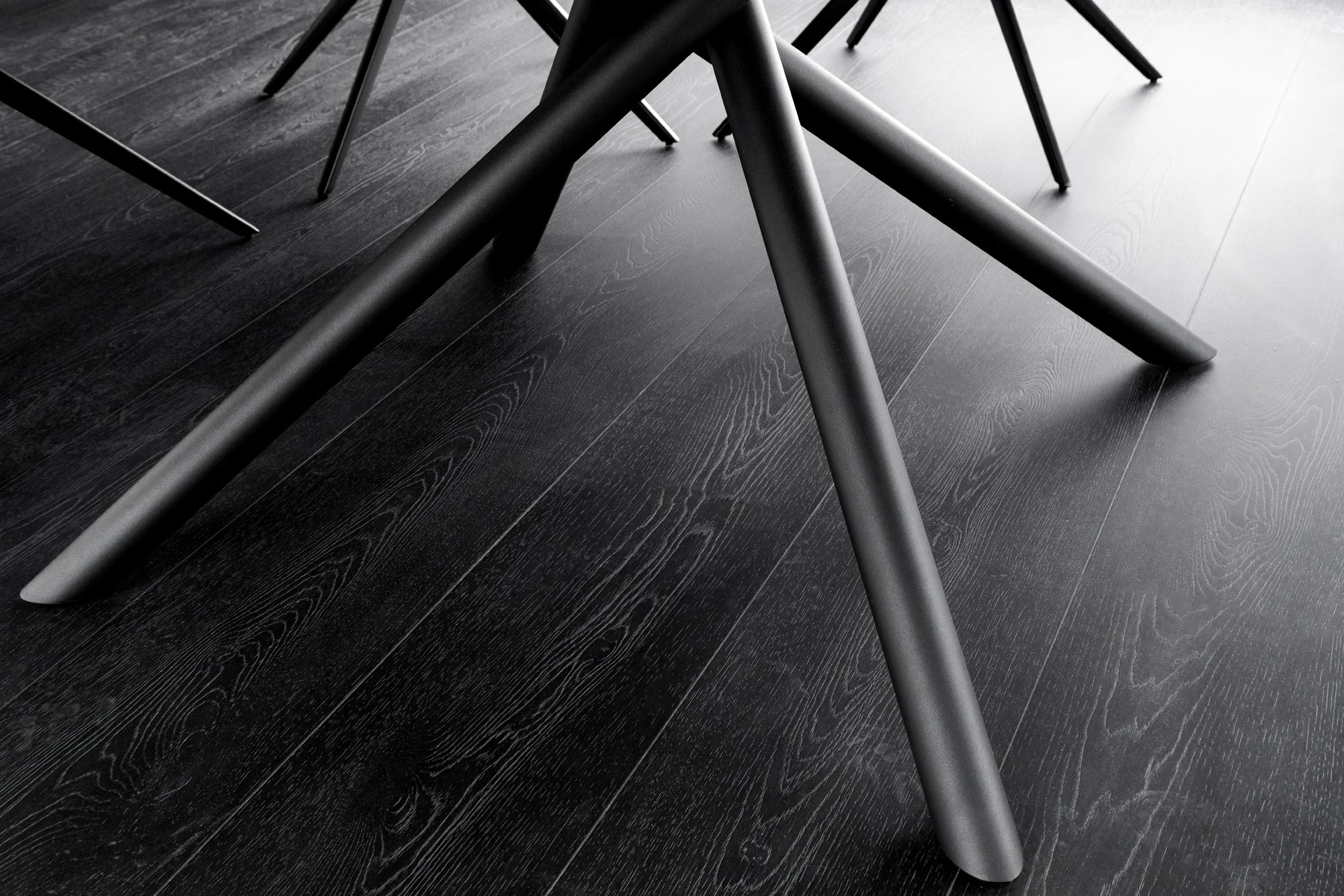 Table à manger extensible MIKADO 120-160 cm en céramique blanche ovale avec structure étoile noire