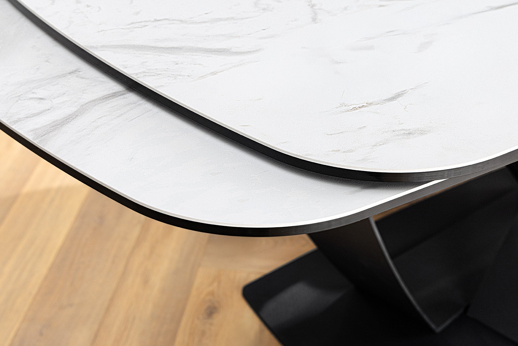 Mesa de comedor extensible PAPILLON 180-260cm cerámica blanca mármol negro metal