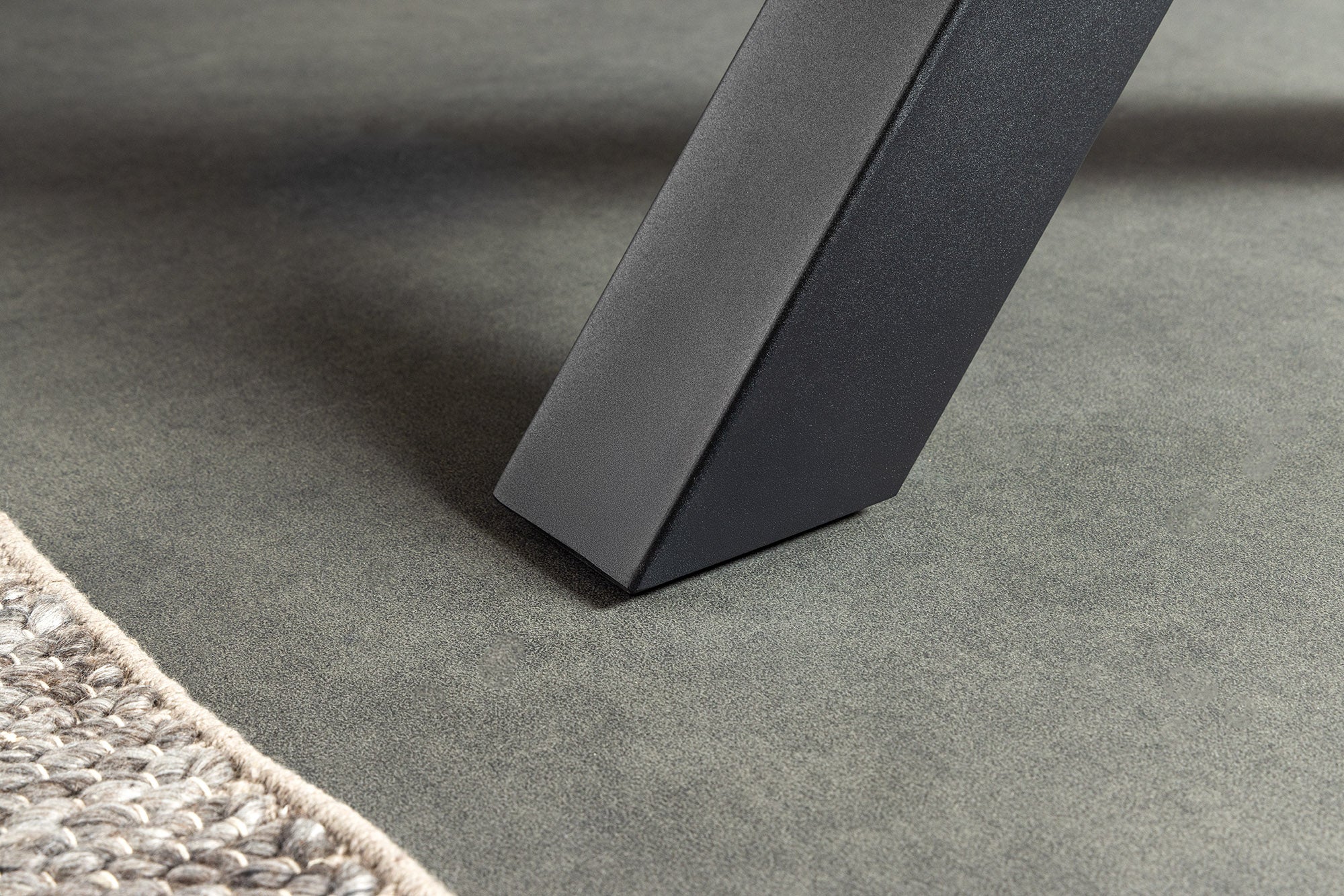Table à manger extensible WILD 160-200 cm design chêne sauvage marron bord d'arbre noir