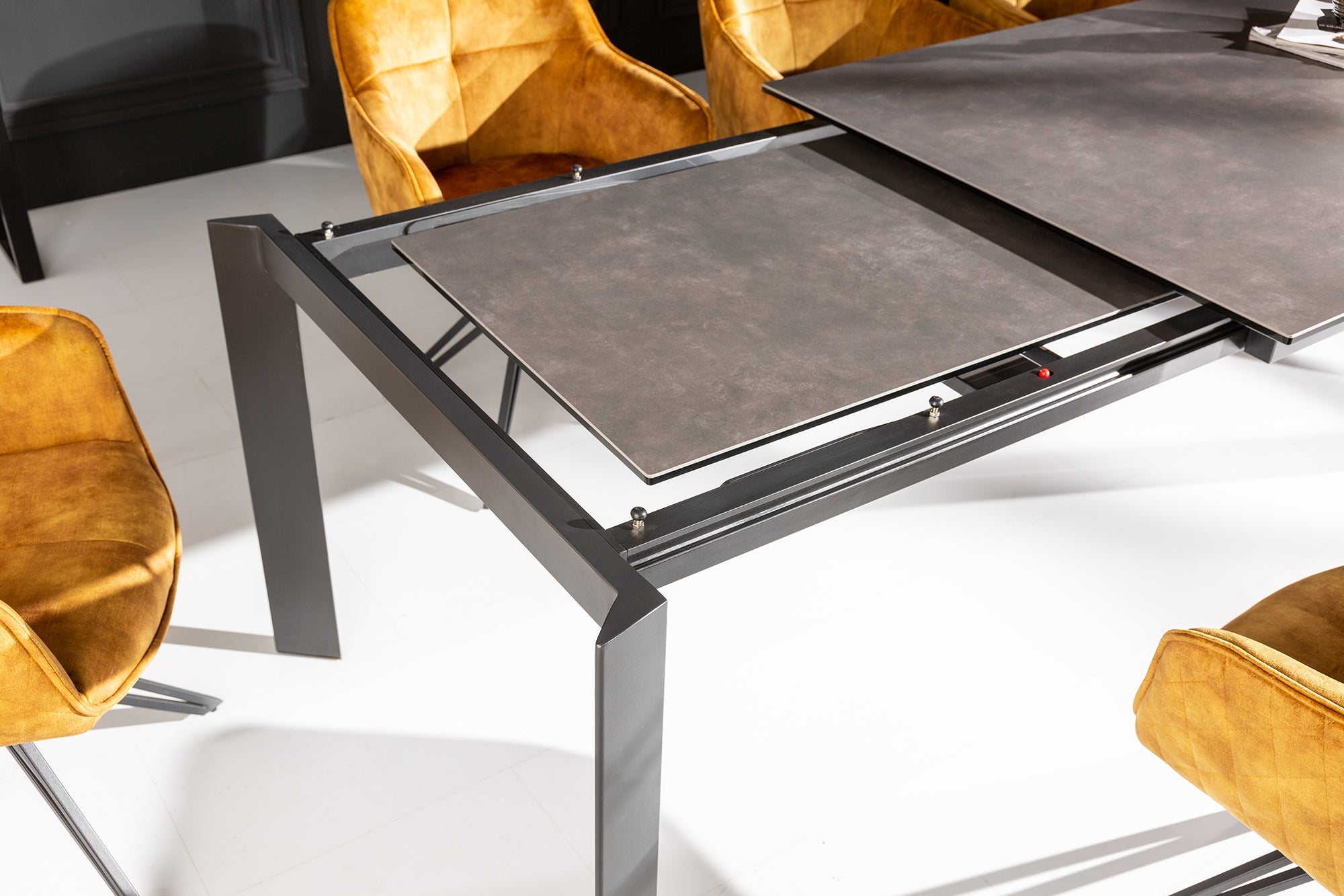 Table à manger extensible X7 180-240 cm en céramique anthracite fabriquée en Italie