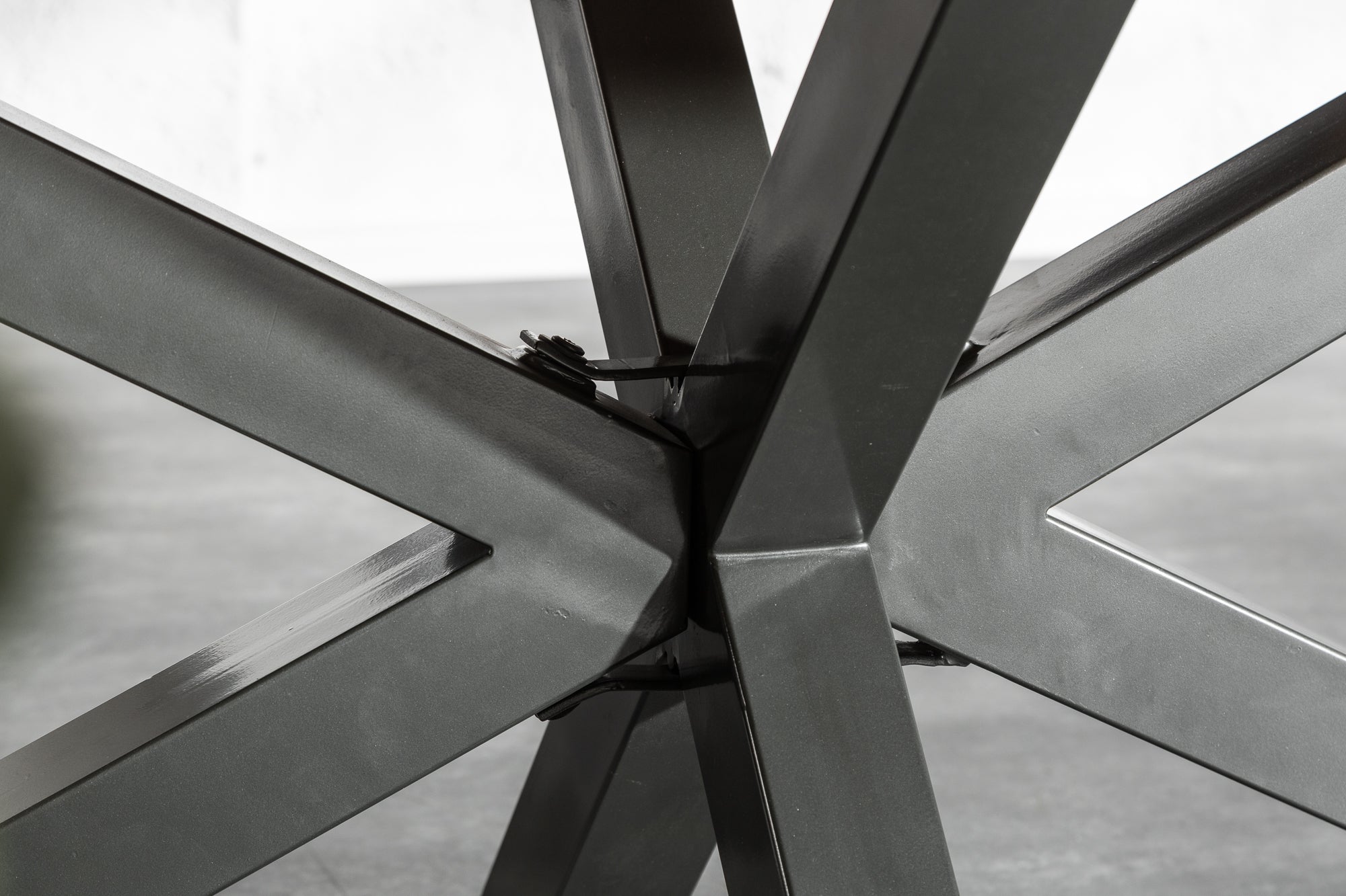 GALAXIE Mesa de comedor industrial maciza de 200 cm en madera de mango gris con estructura en forma de estrella