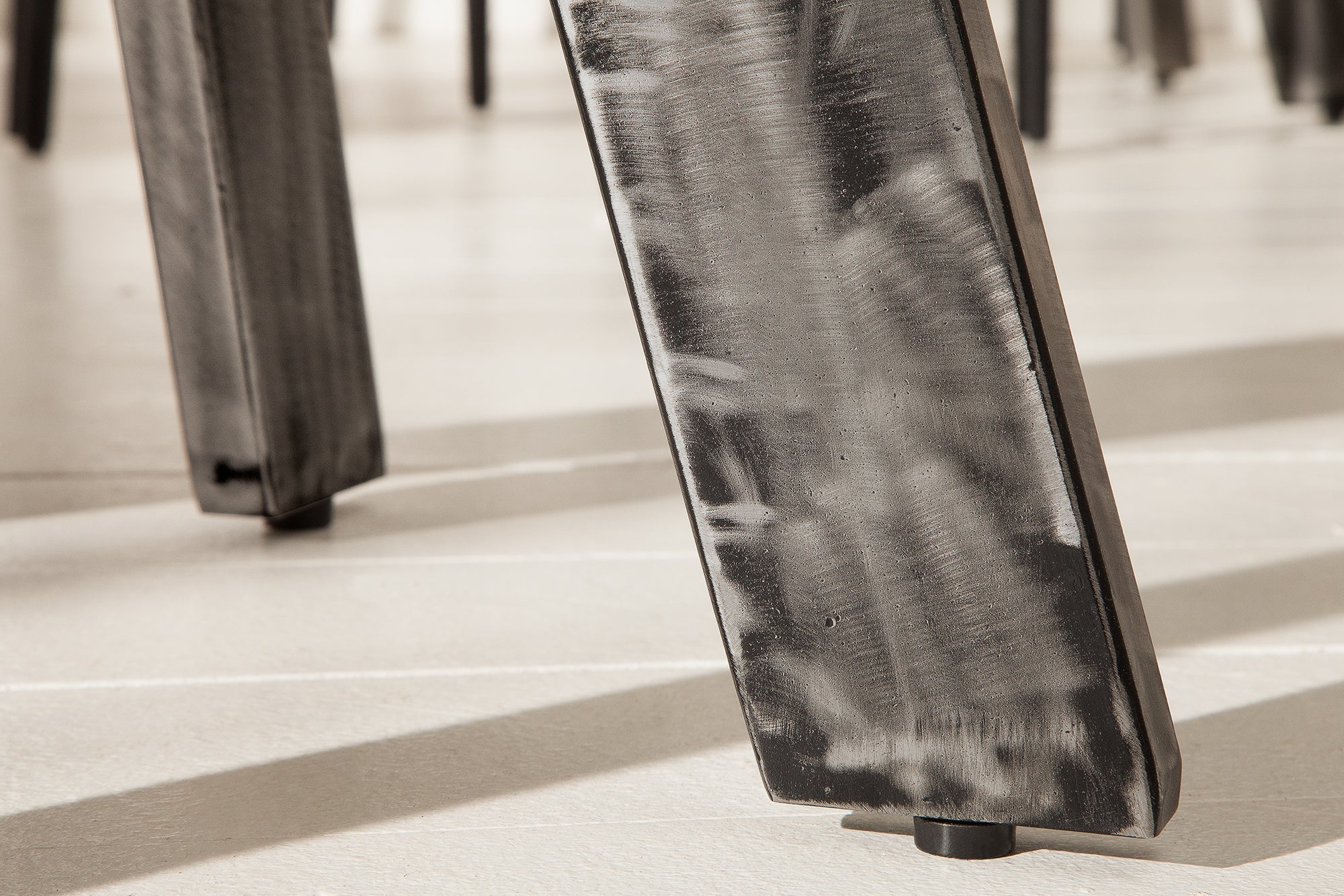 IRON CRAFT Mesa de comedor redonda de 80 cm de madera maciza de mango con patas curvadas