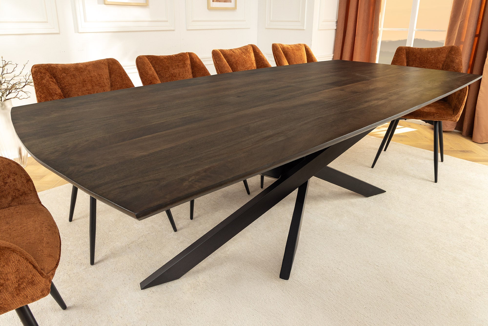 Table à manger massive SIGNUM 220cm en bois de manguier marron foncé forme bateau cadre étoile