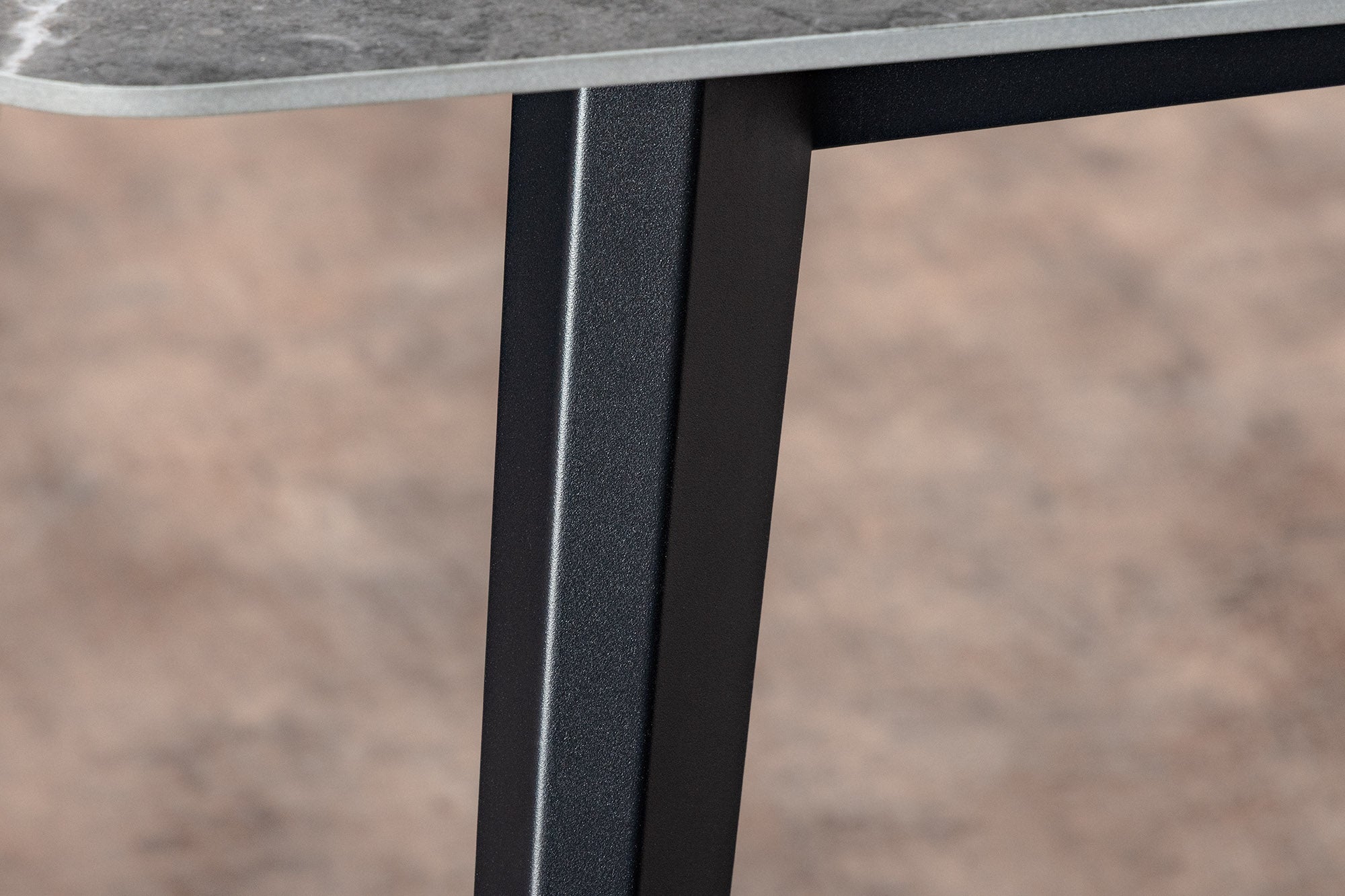 Table à manger moderne MILANO 180cm céramique anthracite pieds métal noir