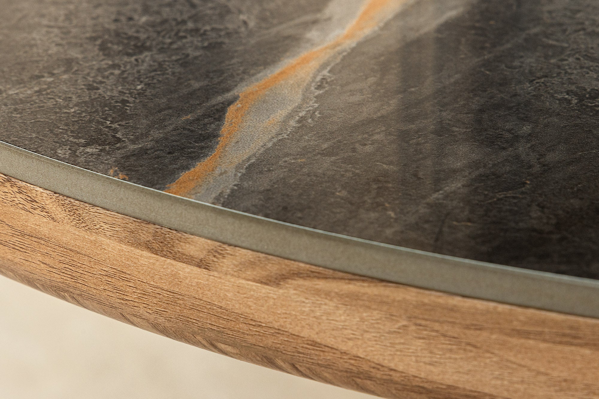 Table à manger ovale UNIQUE 200cm gris marron céramique piètement noyer