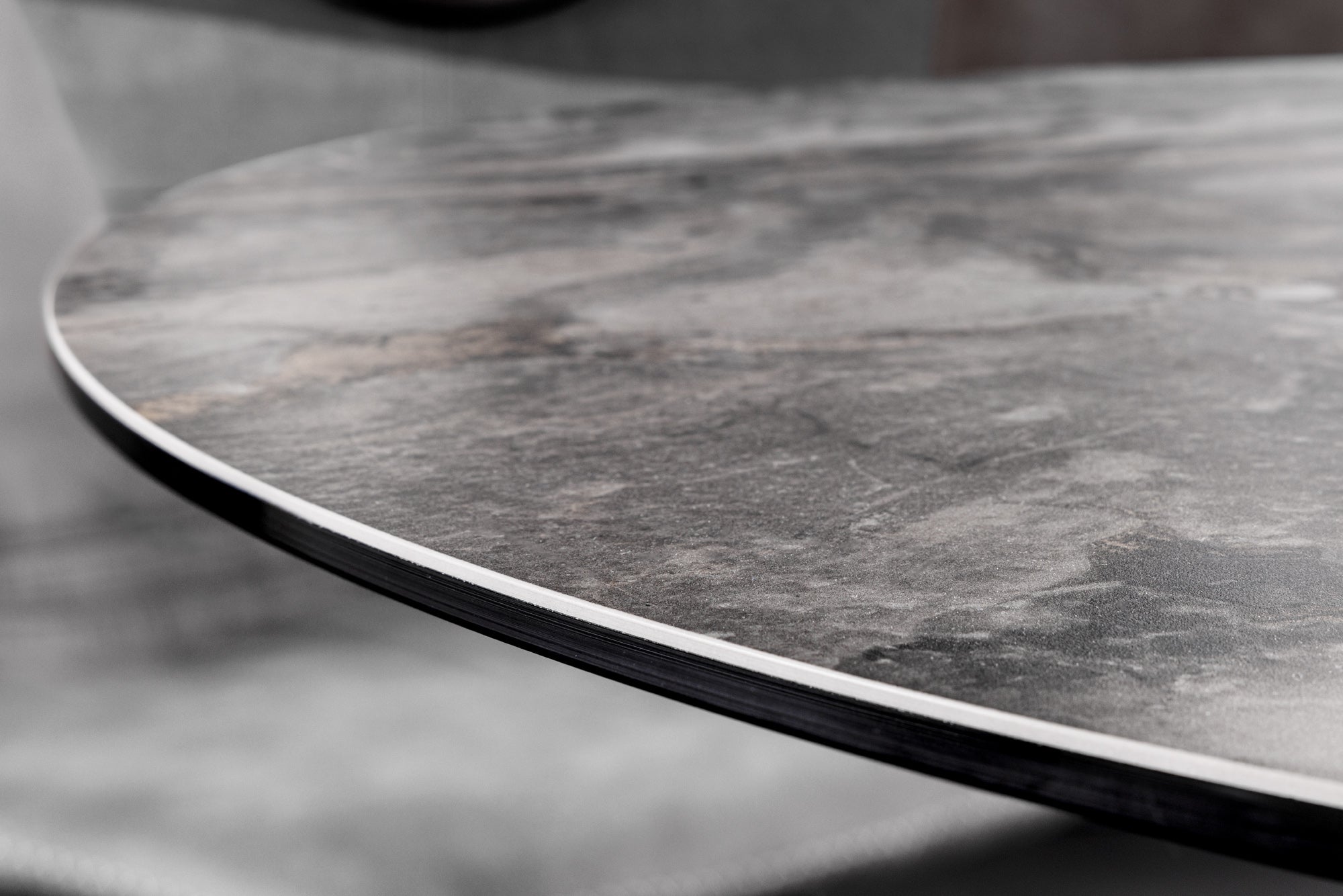 Table à manger ronde ALPINE 120cm céramique taupe structure métal noir