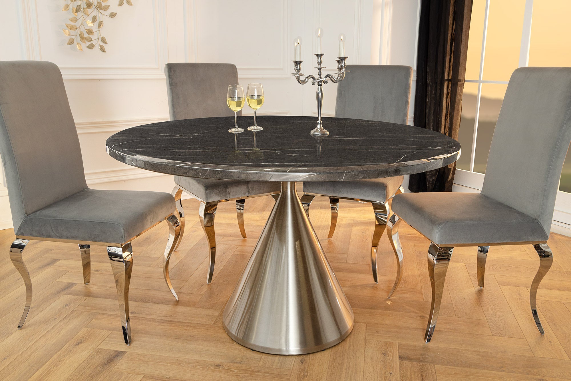 Table à manger ronde ELEGANCIA 130 cm en marbre noir et acier chromé avec base colonne