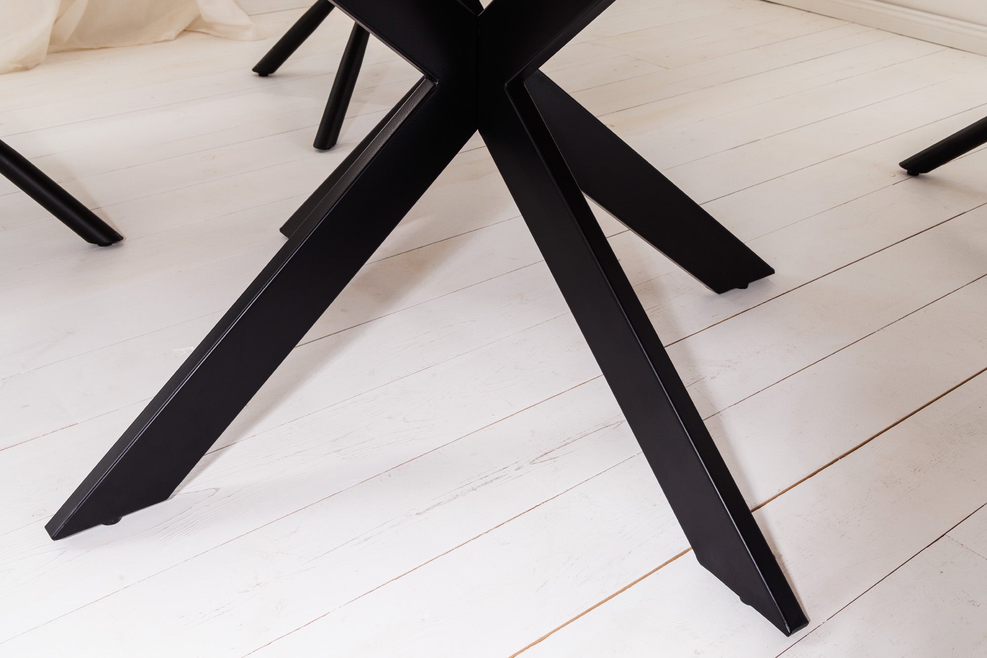 Table à manger ronde en bois massif GALAXIE 130cm acacia naturel structure métal noir