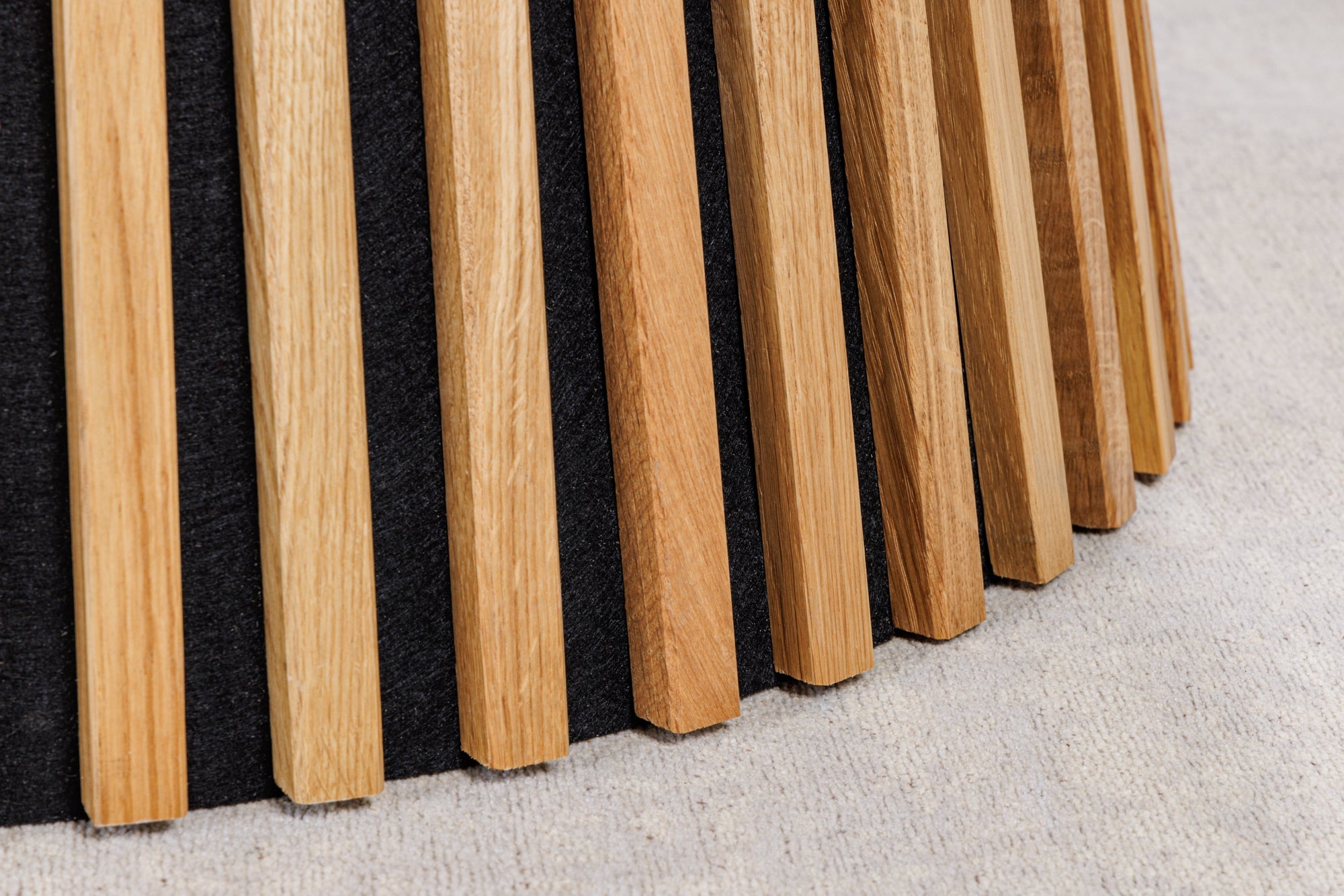 VALHALLA WOOD Mesa de comedor redonda de 140 cm con patas de roble natural