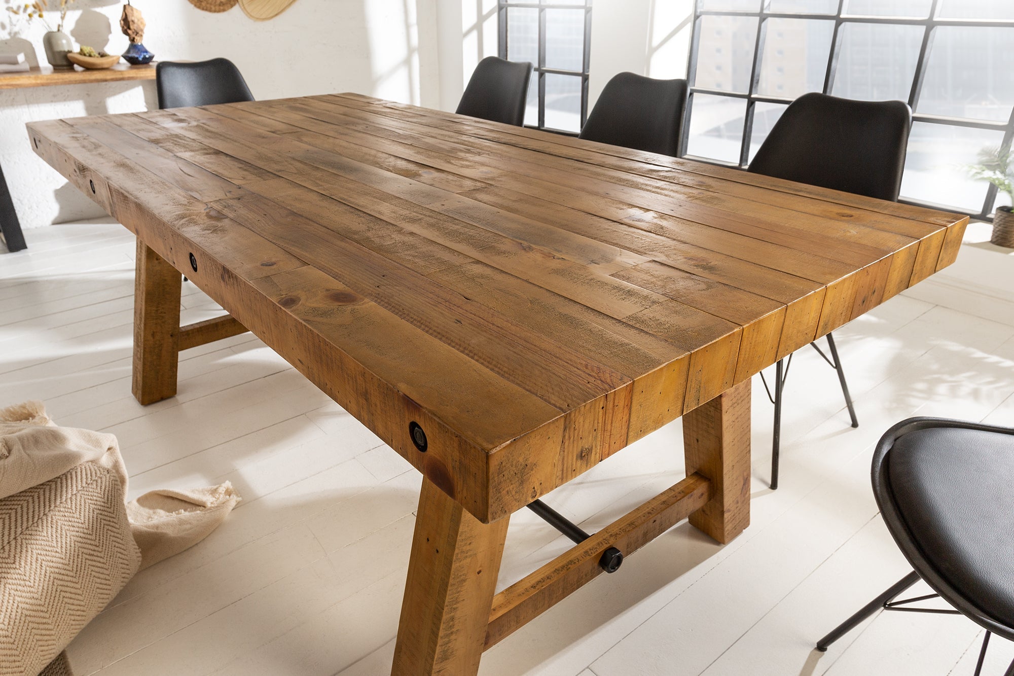FINCA Mesa de comedor maciza marrón vintage de 200 cm en pino recuperado, diseño industrial