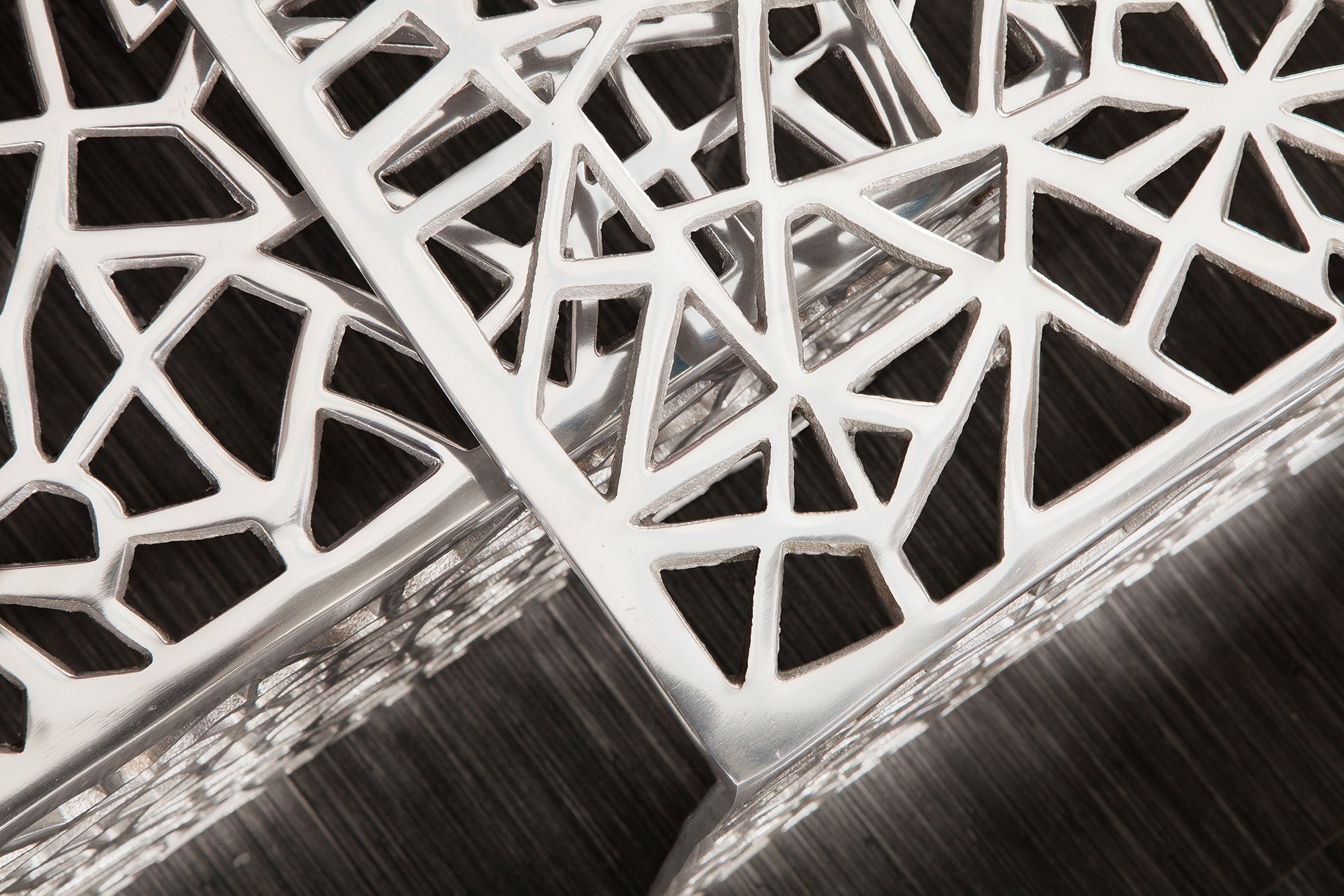 Table basse artisanale ABSTRACT 49cm lot de 2 argent au design Gap