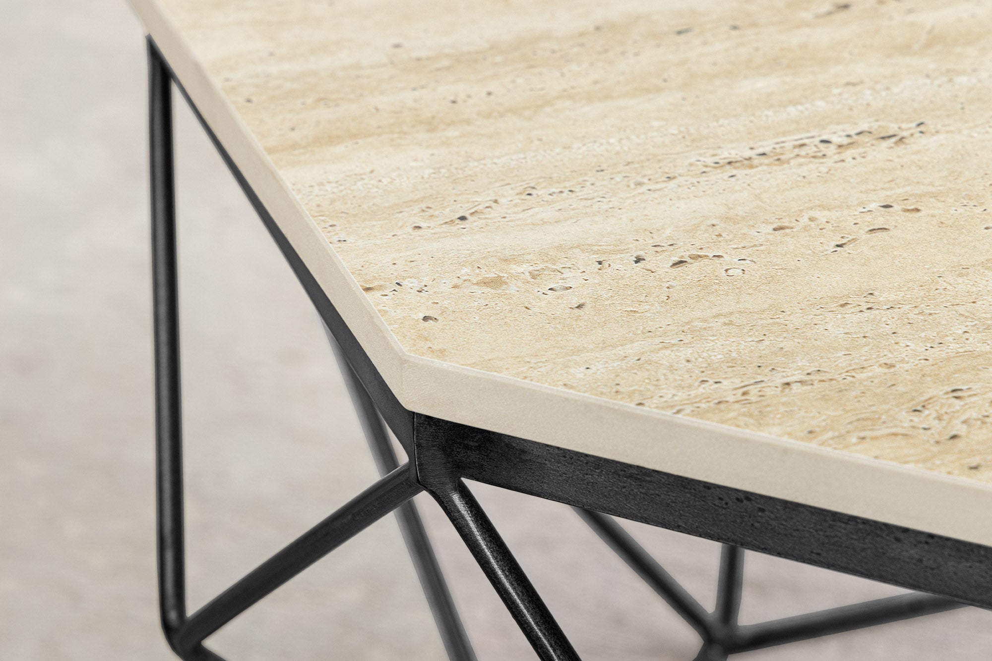 Table basse artisanale DIAMOND 70cm beige travertin fer noir