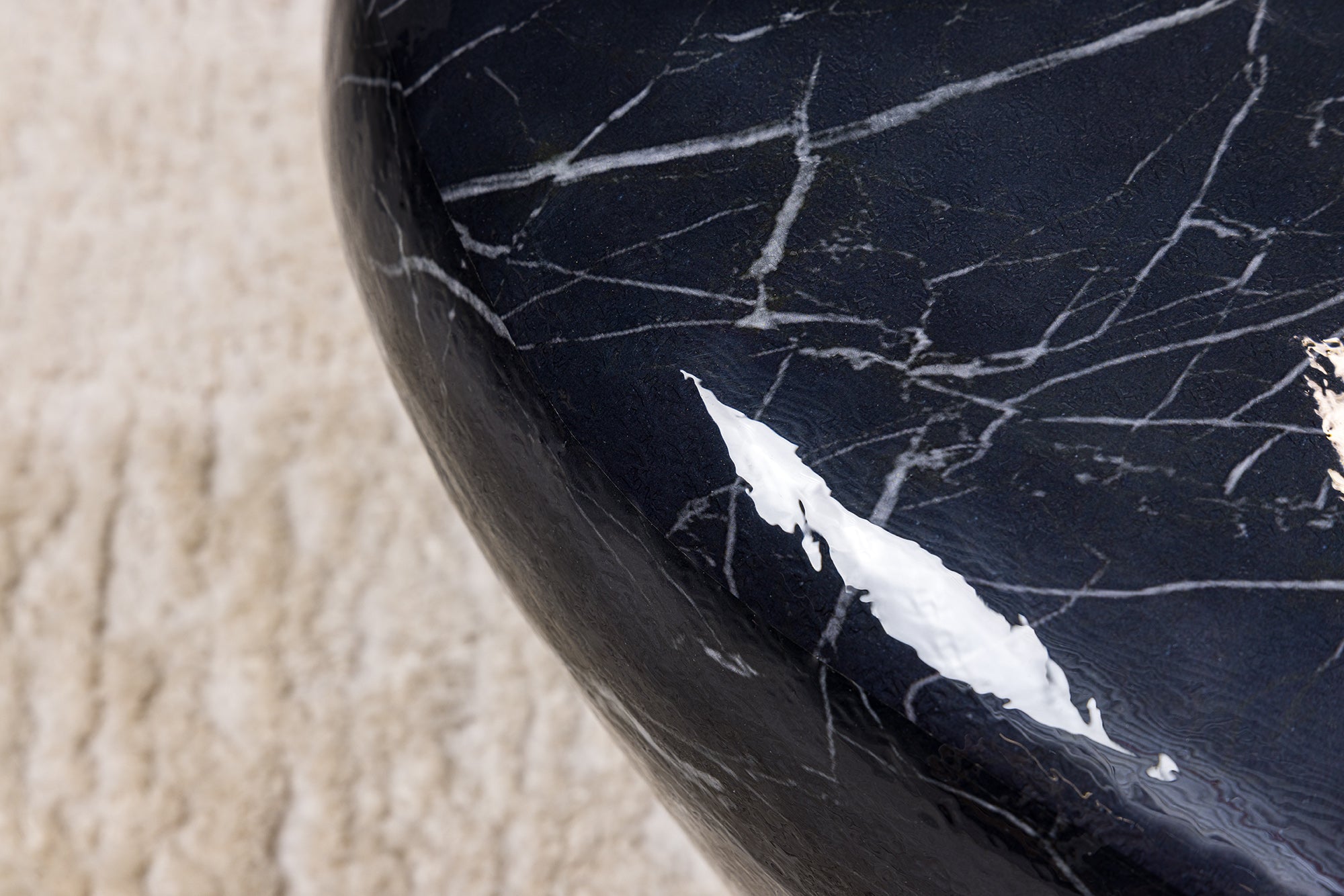 Table basse artisanale STONE 75cm design marbre noir métal