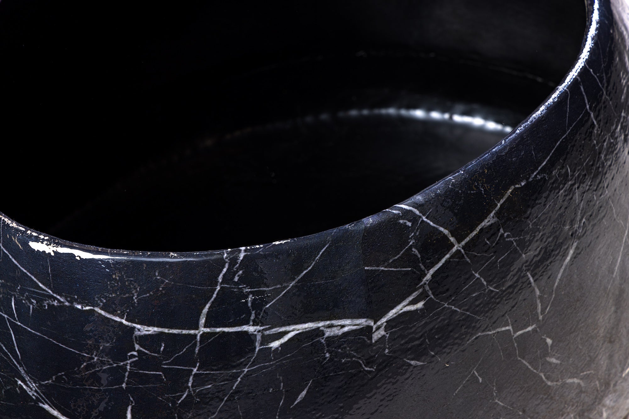 Table basse artisanale STONE 75cm design marbre noir métal