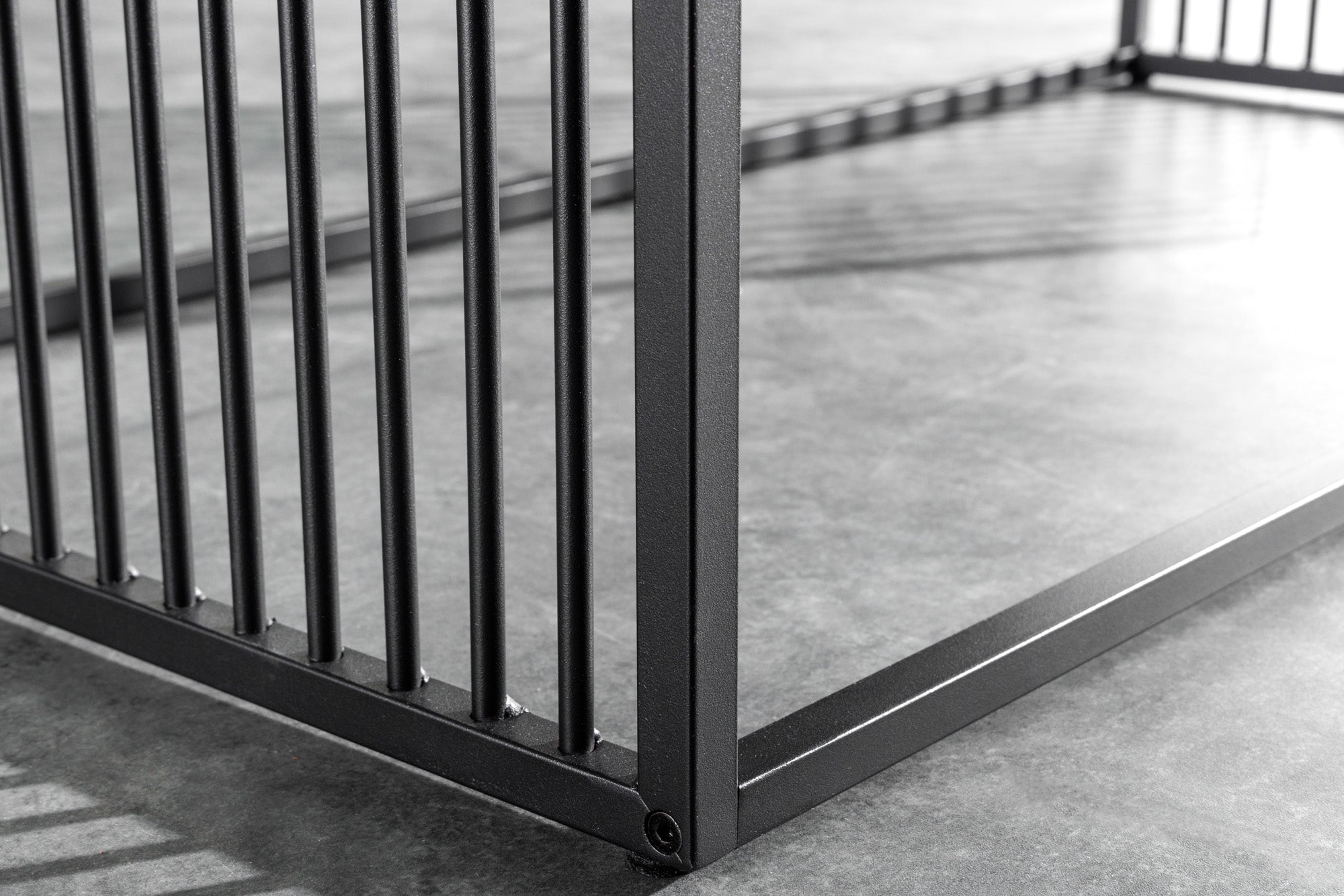 Table basse design ARCHITECTURE 100cm chêne sauvage noir verre fumé métal bois