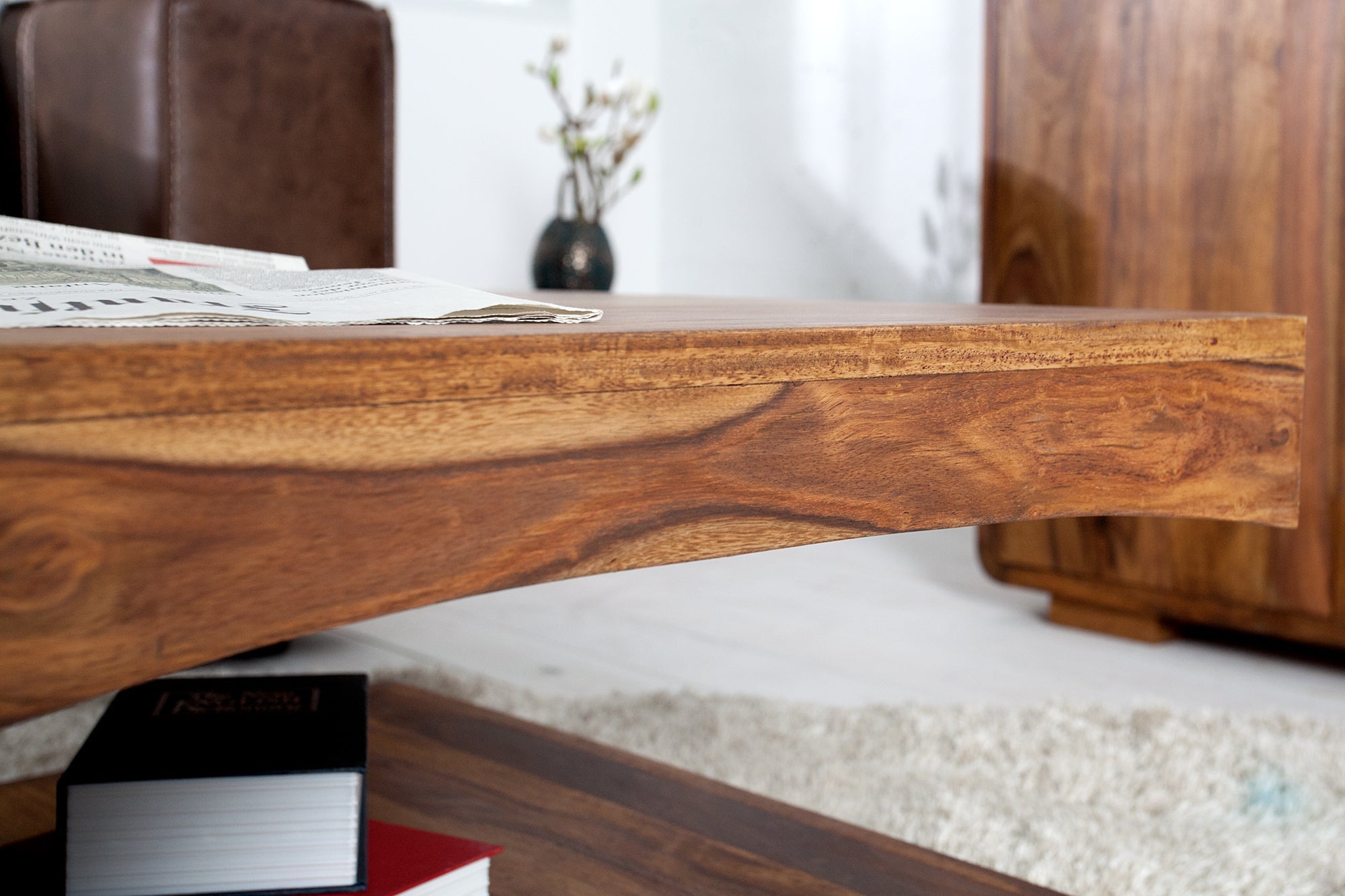Table basse design CUBUS 120cm en bois massif de Sheesham marron finition pierre avec espace de rangement