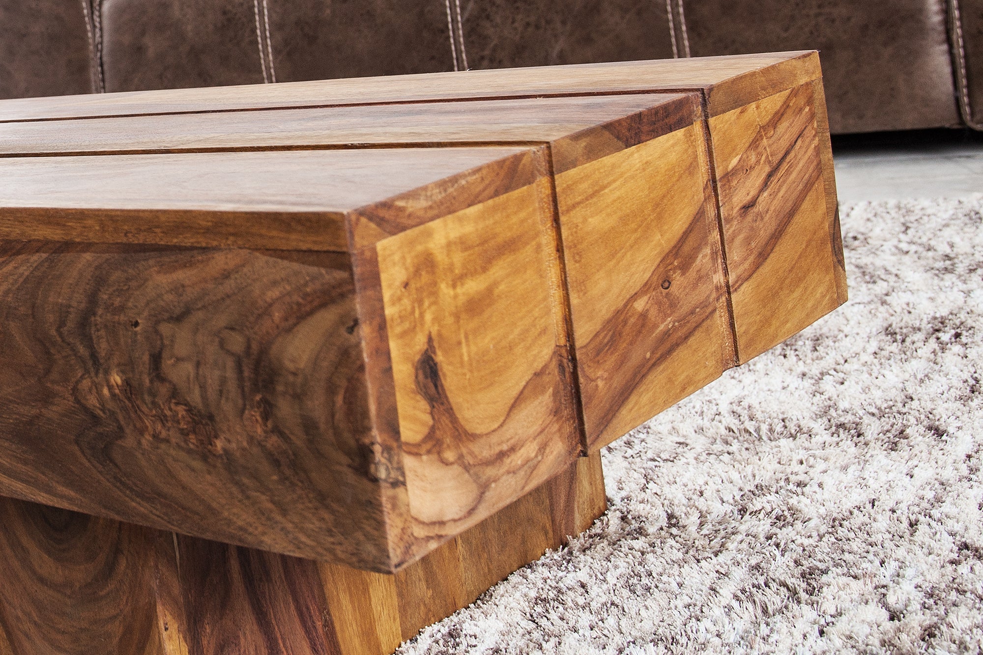 Table basse design en bois massif BOLT 100 cm finition pierre de Sheesham marron