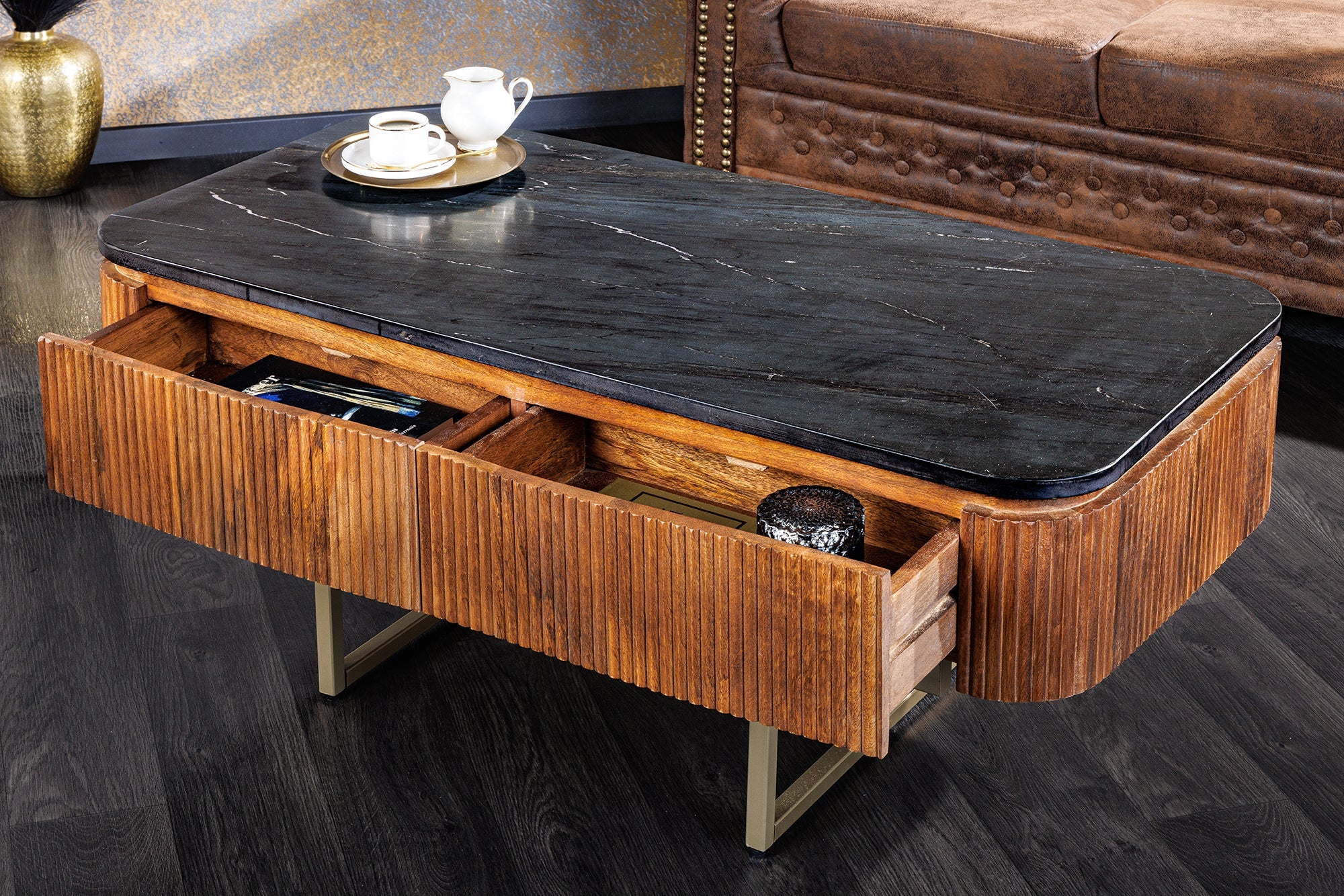 Table basse design GATSBY 110cm en bois de manguier massif plateau en marbre rétro avec tiroirs doré