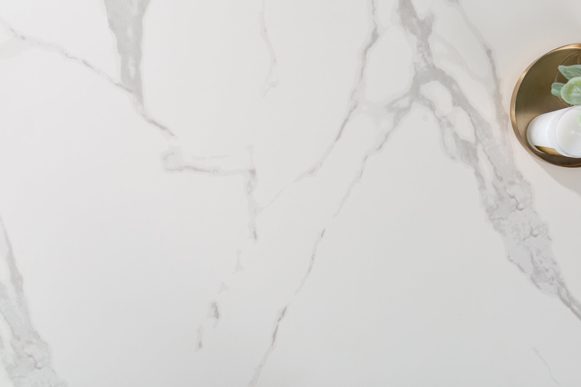 Table basse design SYMBIOSE 100cm en marbre blanc céramique fabriquée en Italie