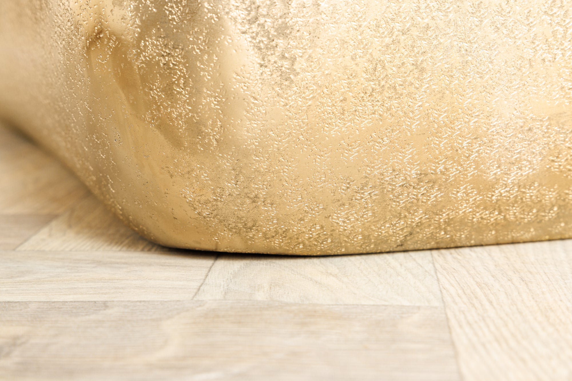 Table basse design UNIT 70cm en métal doré martelé fait main