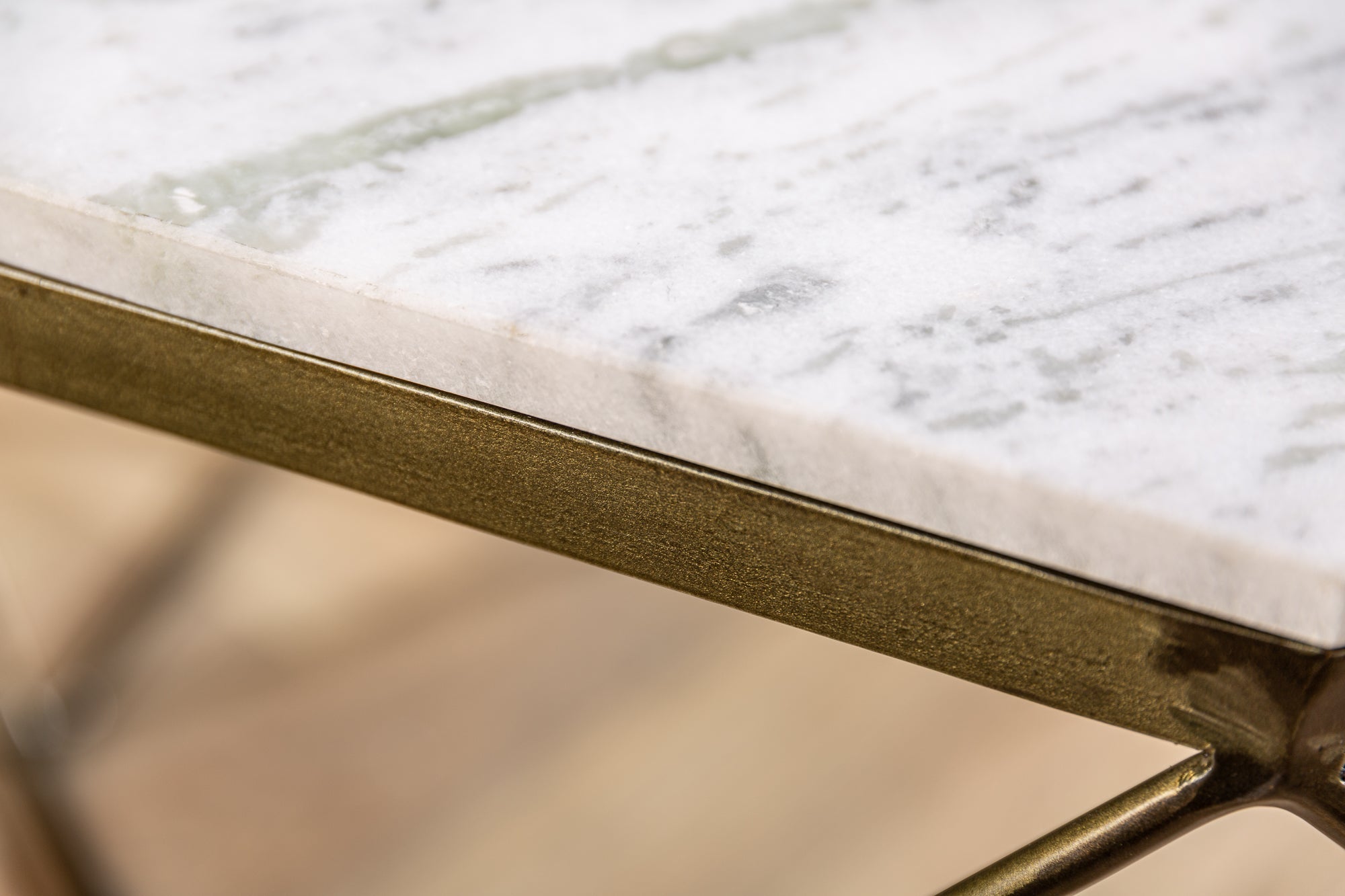 Table basse élégante DIAMOND 70cm en laiton blanc avec plateau en marbre