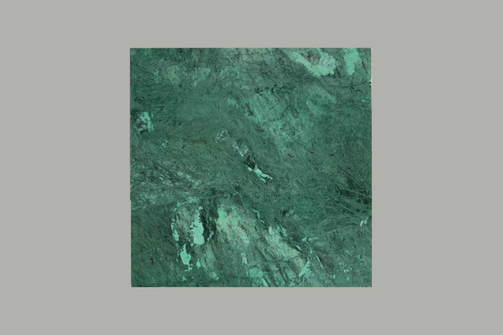 Table basse élégante ELEMENTS 50cm verte avec plateau en marbre poli