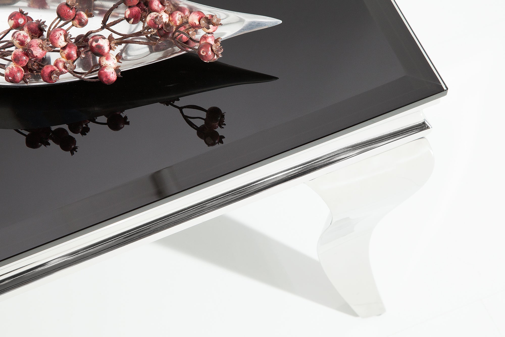 Table basse élégante MODERN BAROQUE 100cm argent avec verre opale noir