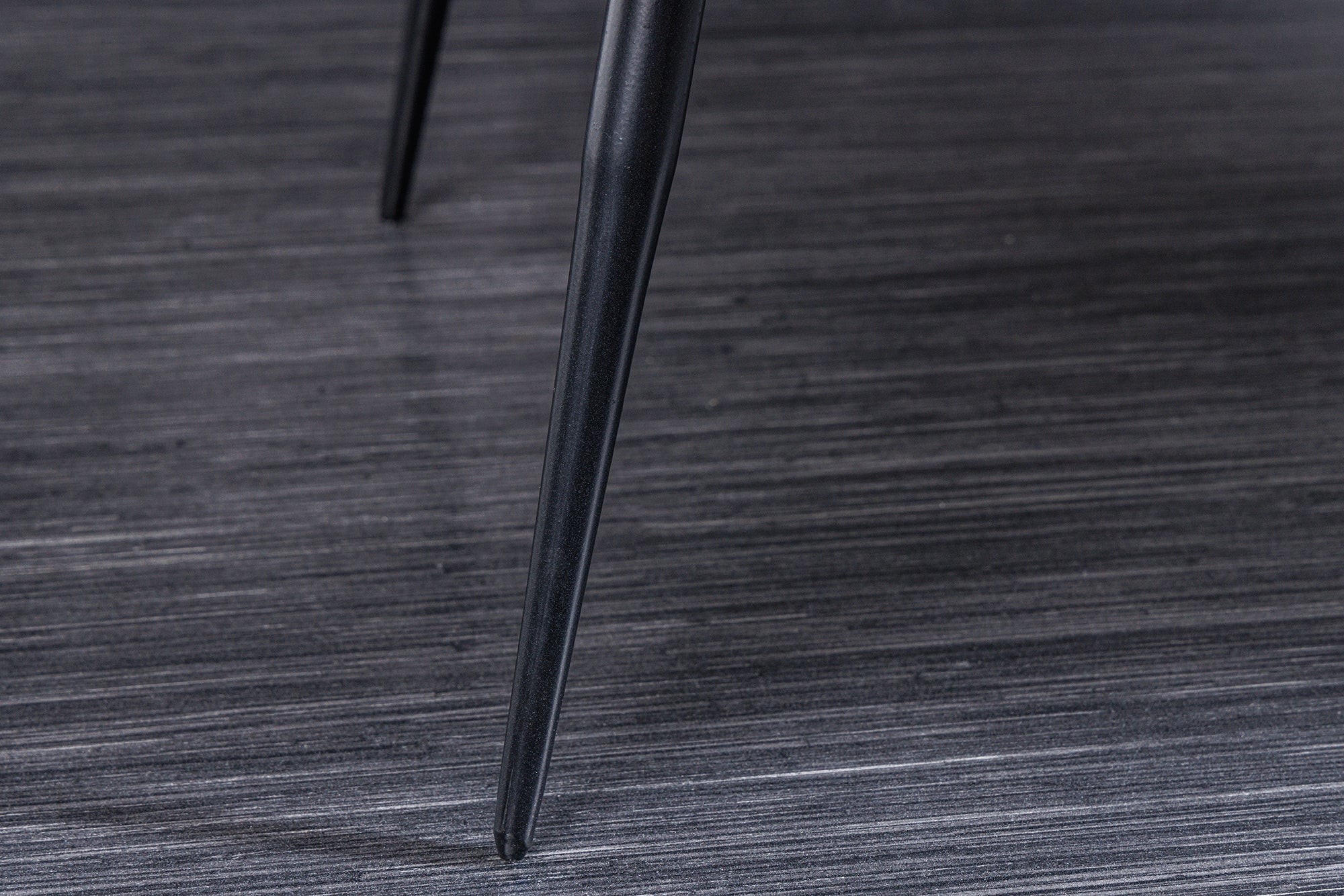 Table basse en bois massif ALPHA 90cm marron finition pierre de Sheesham pieds métal avec espace de rangement