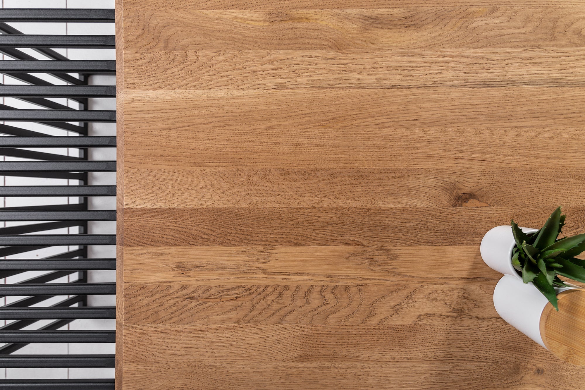 Table basse en bois massif ARCHITECTURE 100cm chêne huilé structure métal noir