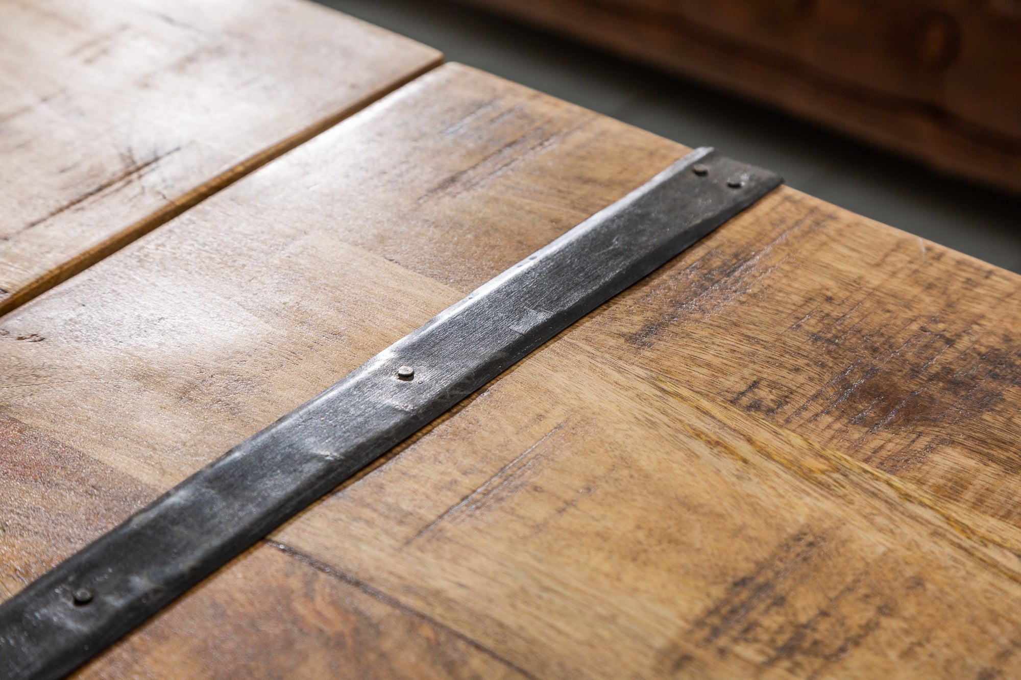 Table basse en bois massif BODEGA 100 cm, coffre de bar en bois de manguier avec espace de rangement
