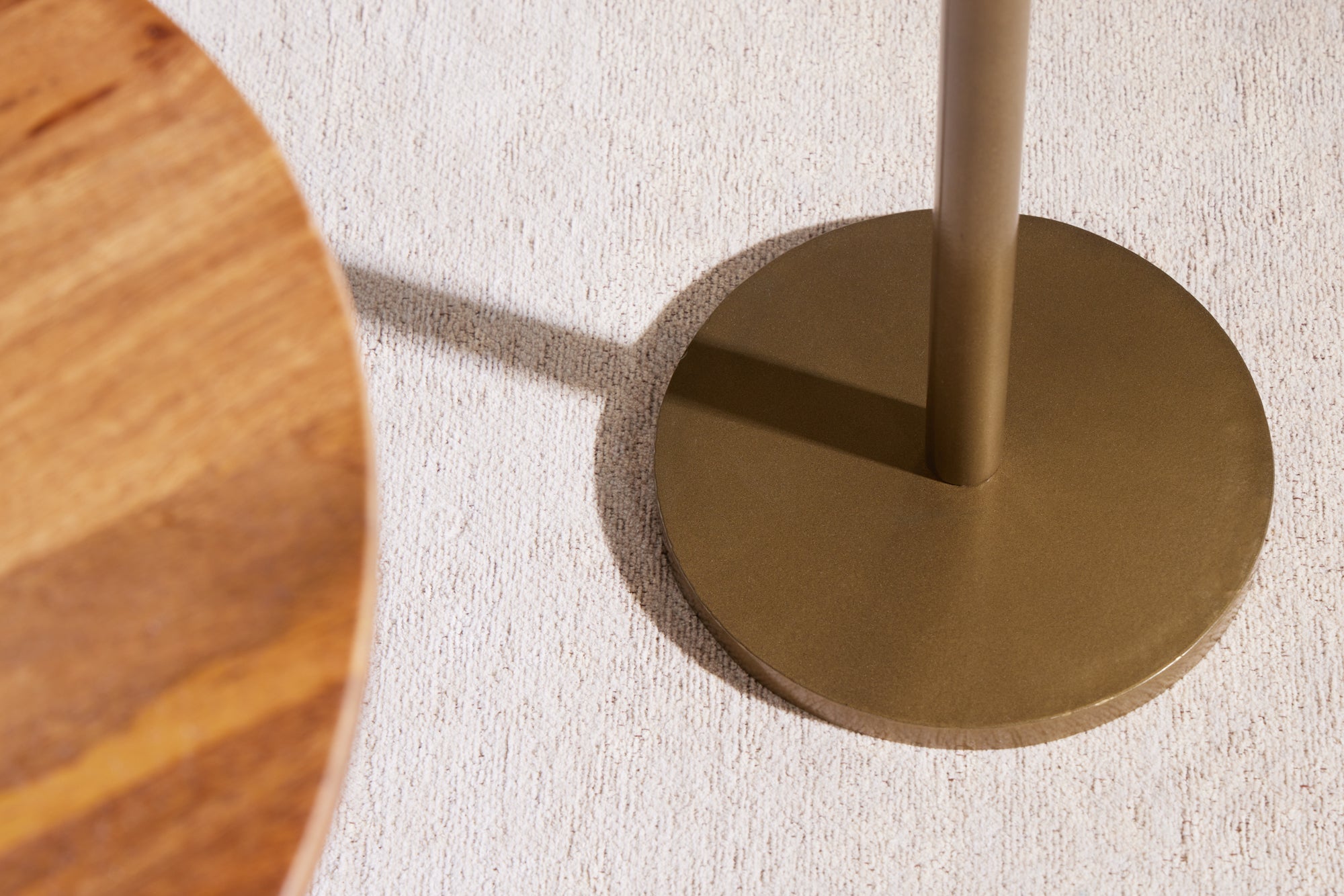 Table basse en bois massif GATSBY 110 cm marron doré manguier ovale ronde table d'appoint lot de 2 design rétro