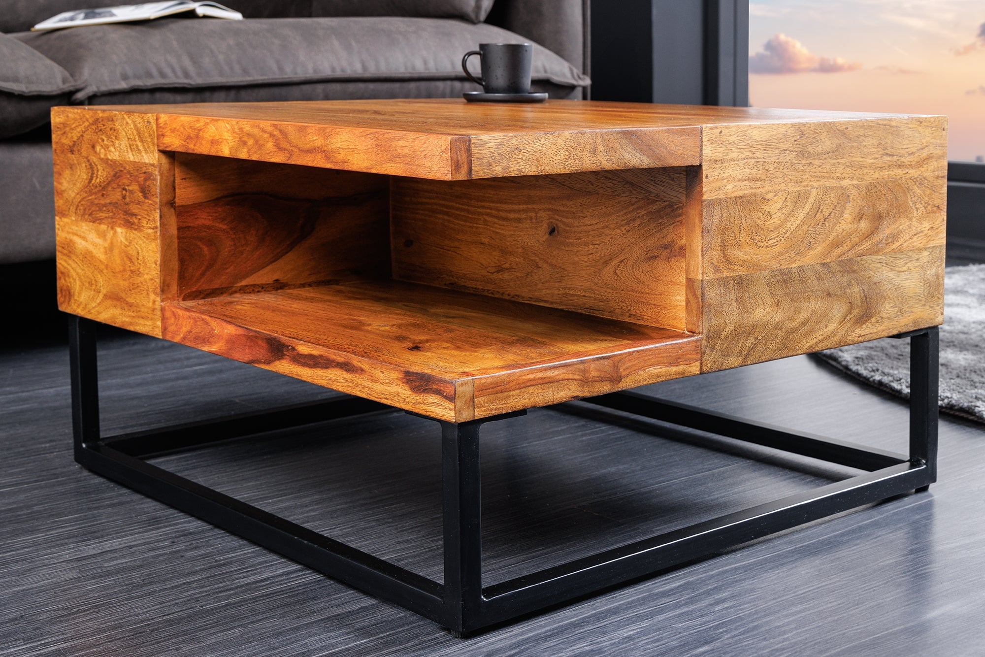 Table basse en bois massif GIANT 60cm marron finition pierre de Sheesham métal étagère noire