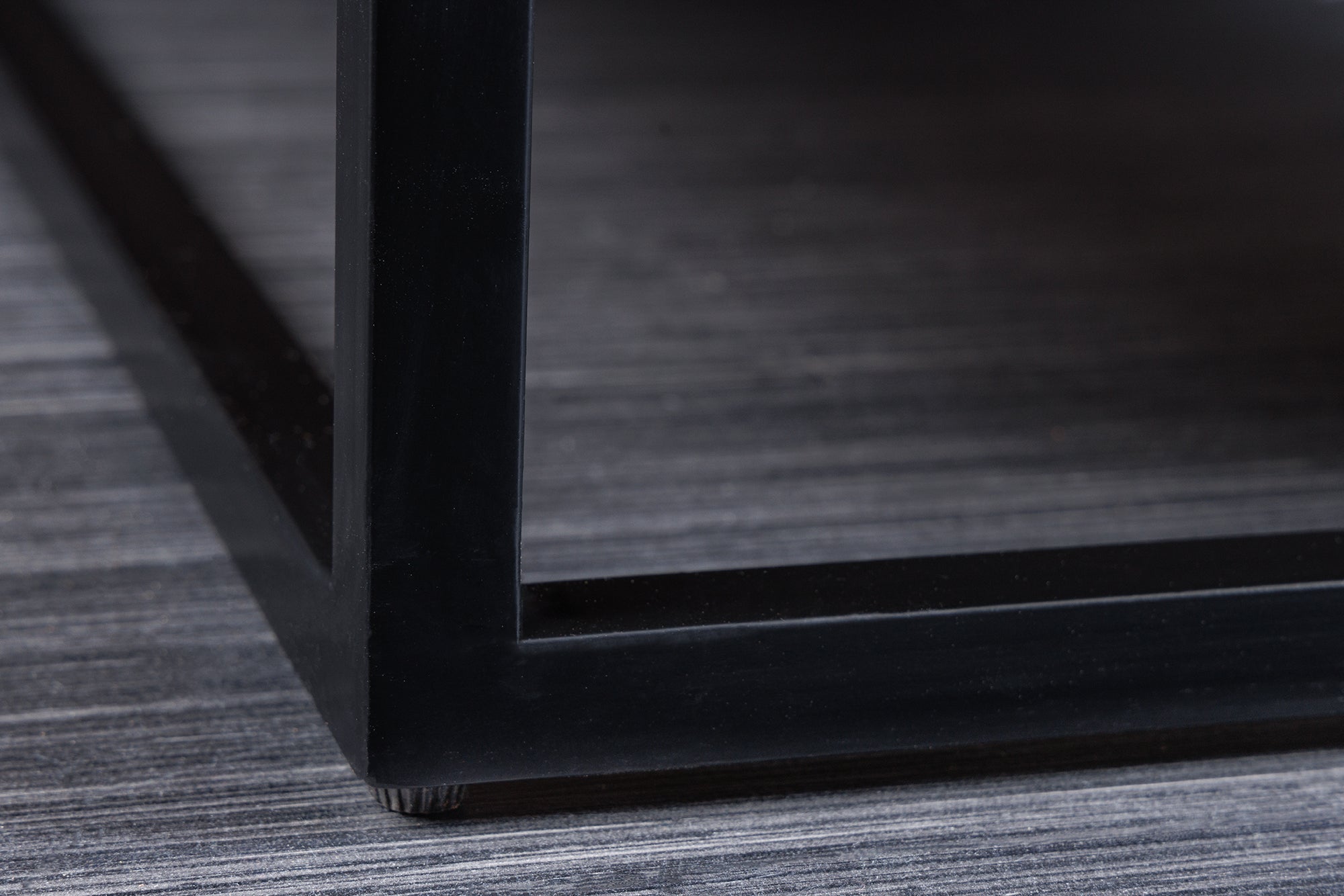 Table basse en bois massif GIANT 60cm marron finition pierre de Sheesham métal étagère noire