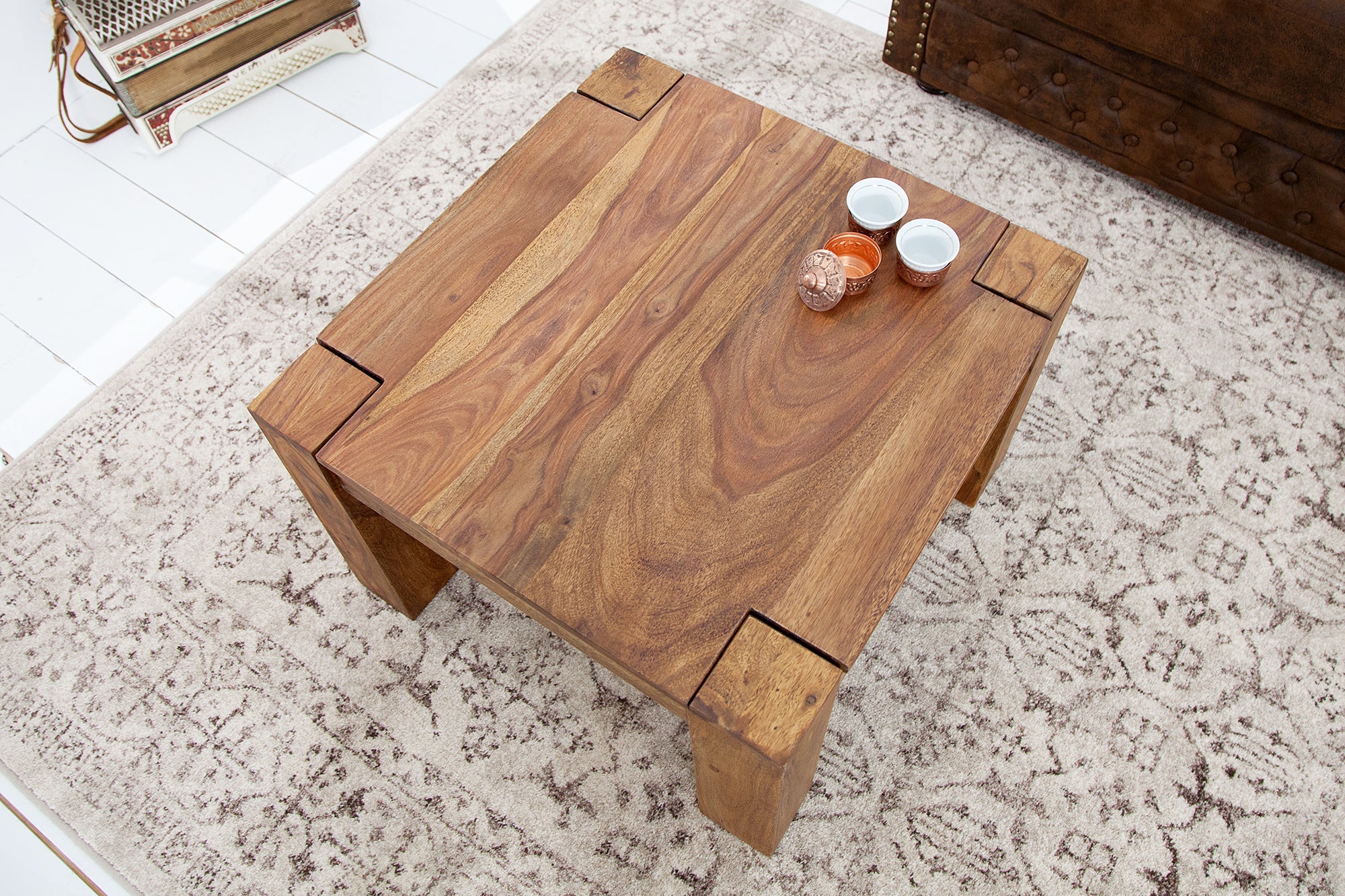 Table basse en bois massif MAKASSAR 60cm finition pierre de Sheesham marron grain unique