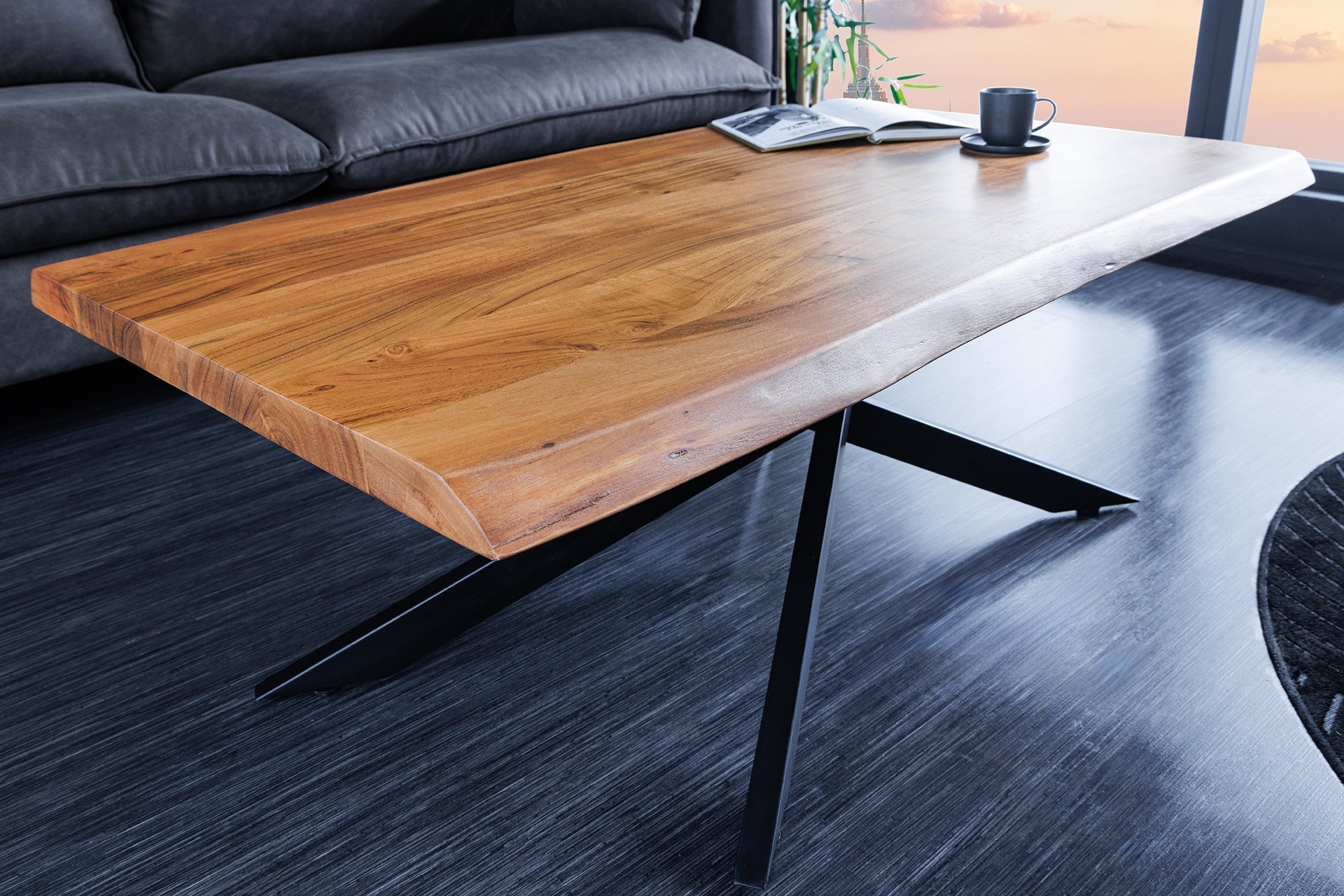 Table basse en bois massif MAMMUT 110 cm acacia noir plateau 3,5 cm bord arbre