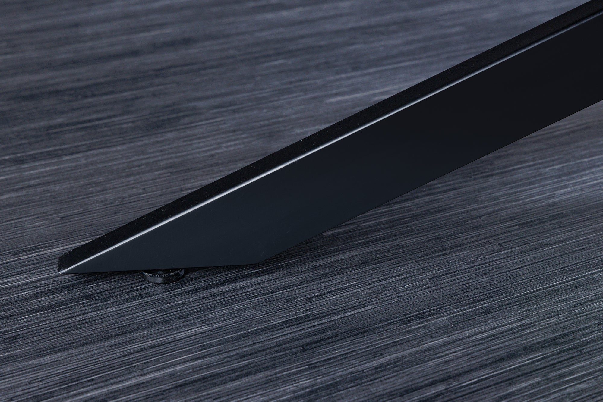 Table basse en bois massif MAMMUT 110 cm acacia noir plateau 3,5 cm bord arbre