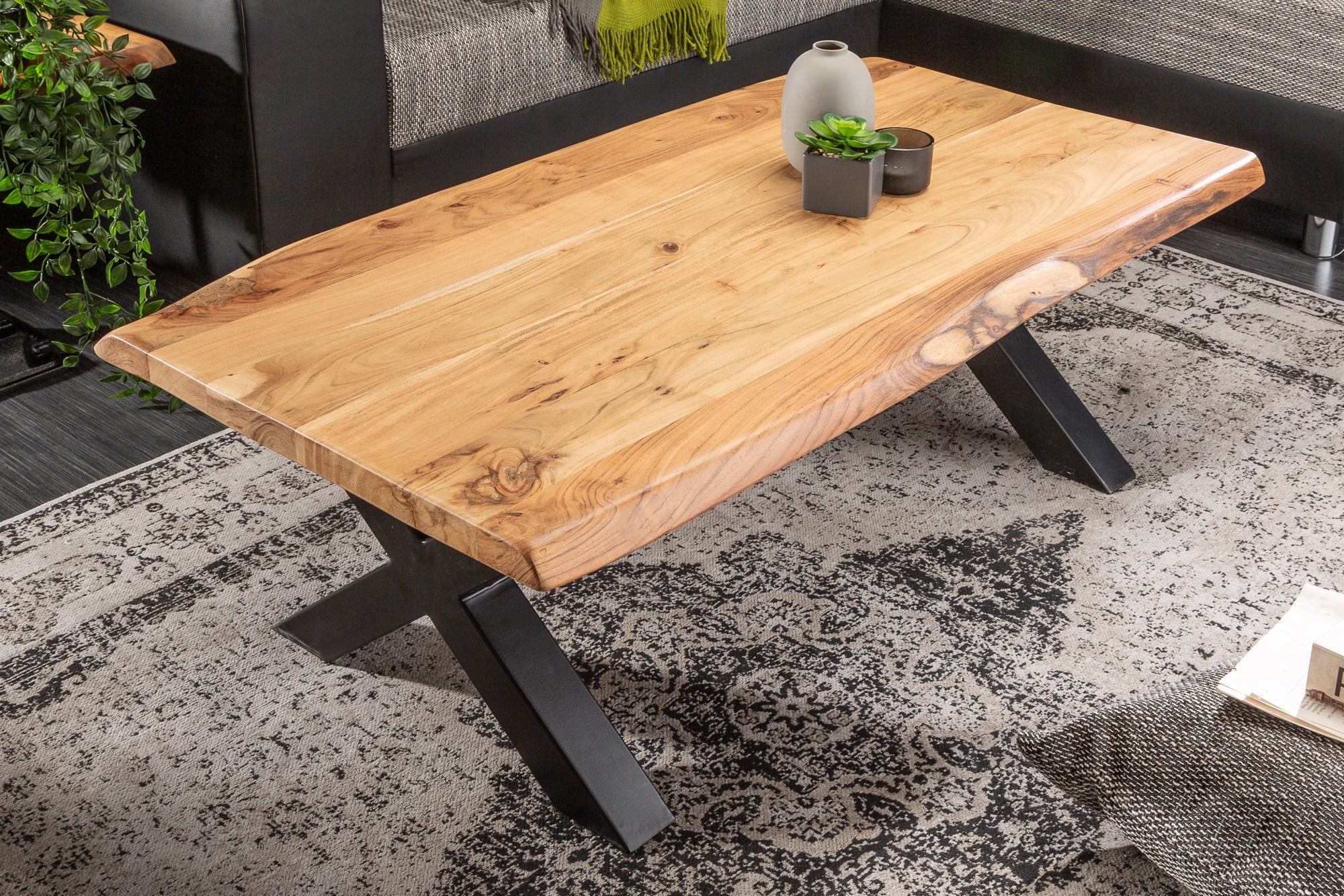 Table basse en bois massif MAMMUT 110cm bord acacia finition miel plateau 3,5cm