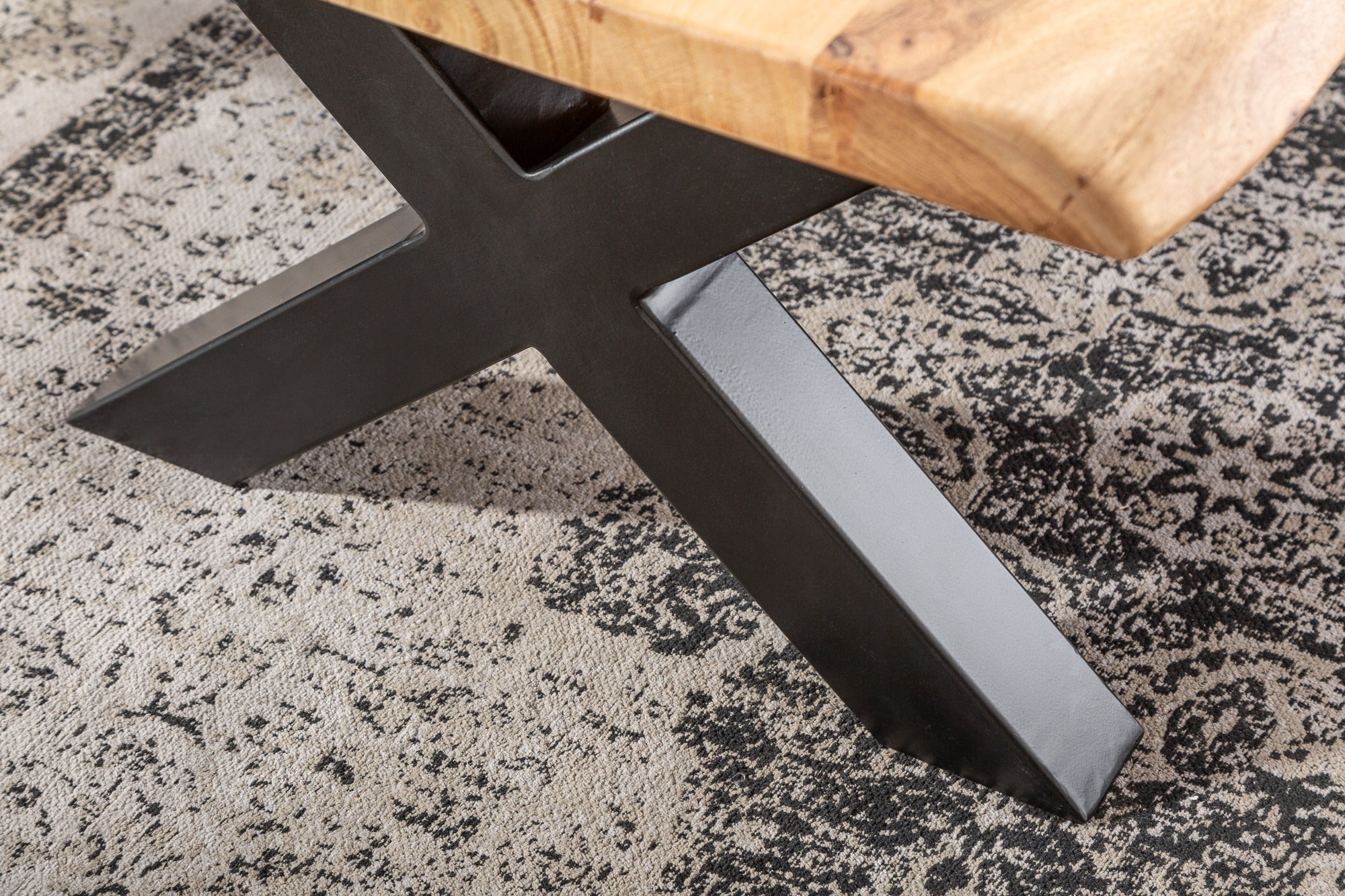 Table basse en bois massif MAMMUT 110cm bord acacia finition miel plateau 3,5cm