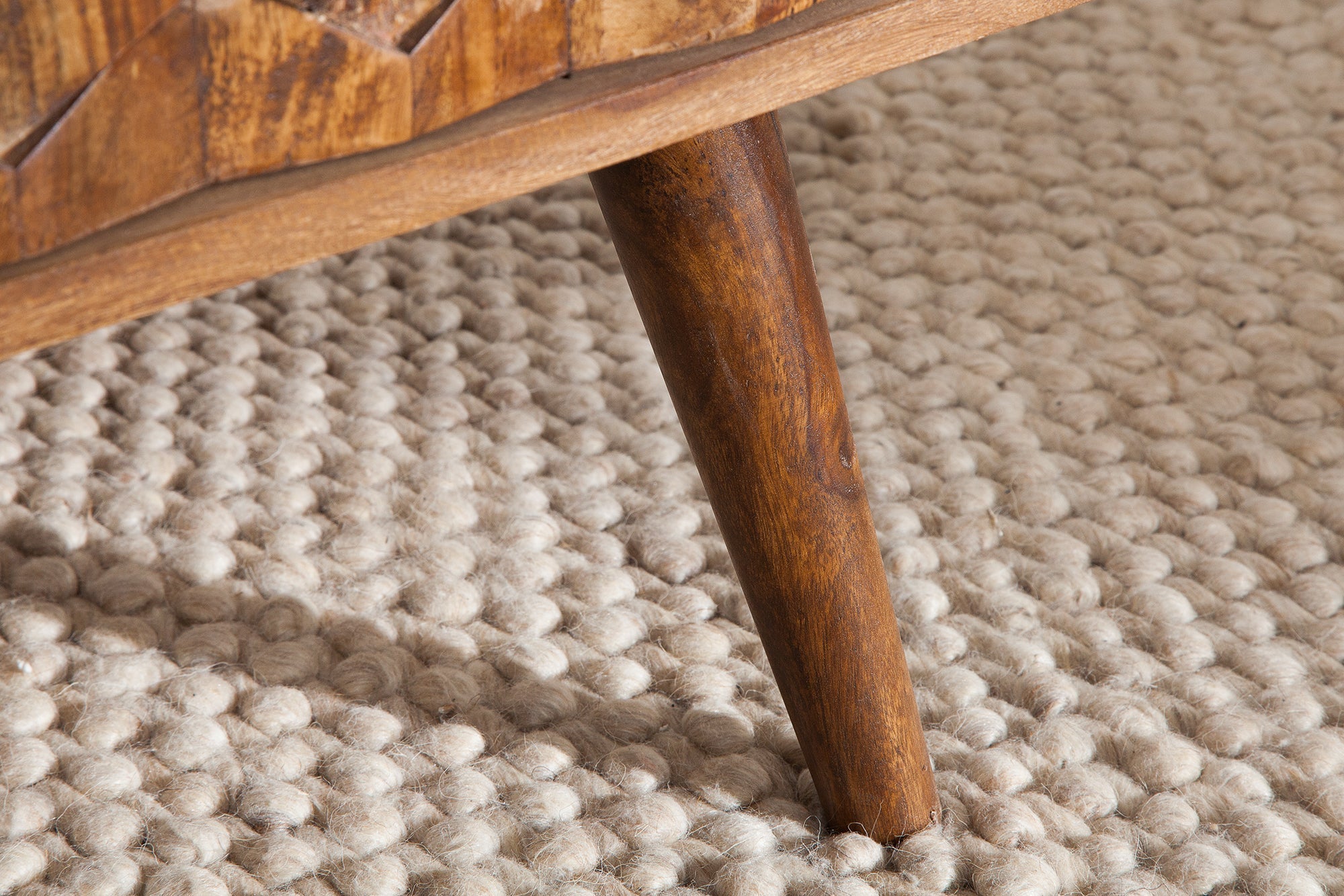 Table basse en bois massif MYSTIC LIVING 100cm finition pierre de Sheesham marron avec espace de rangement