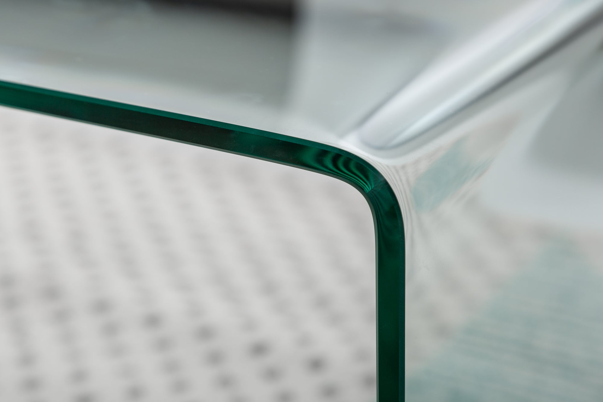 Table basse extravagante en verre FANTOME 110cm transparente
