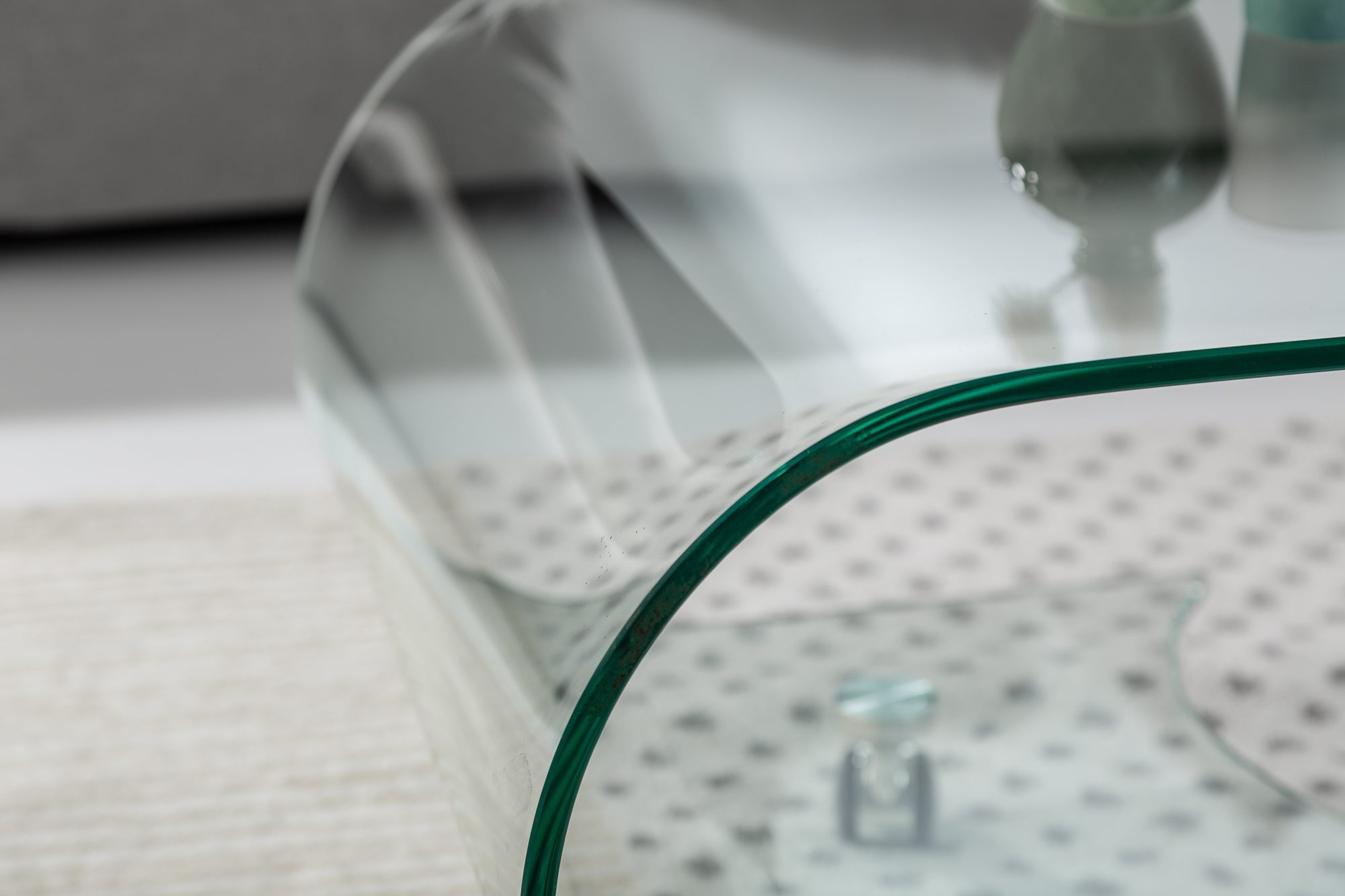 Table basse extravagante en verre FANTOME 90cm transparente