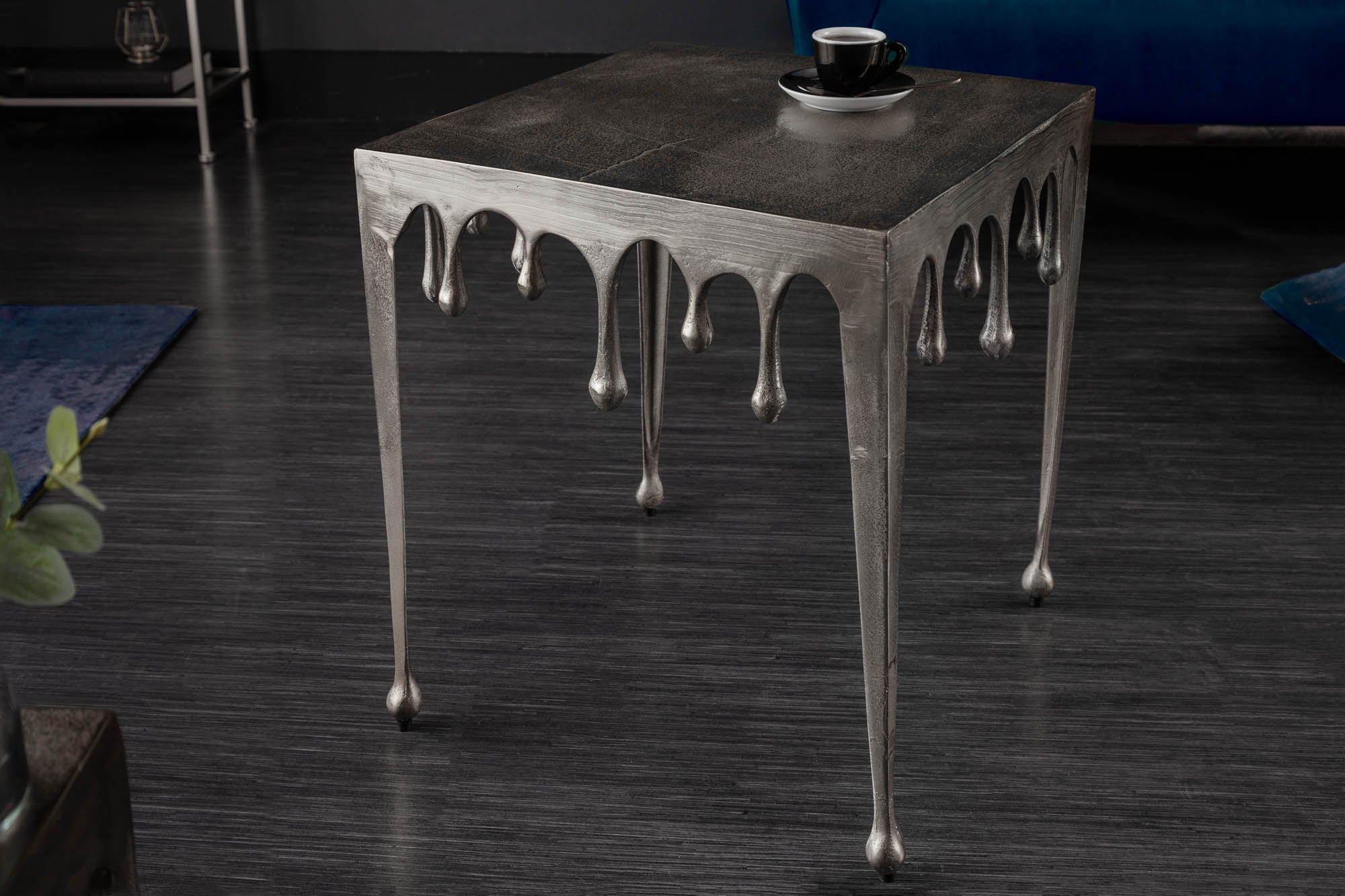 table-basse-extravagante-liquid-line-l-46cm-design-goutte-argent_40640 (inv)