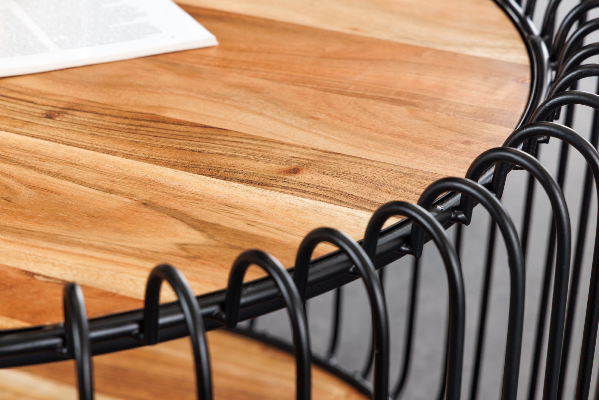 Table basse industrielle TRUE ELEMENTS 70cm en bois massif d'acacia naturel