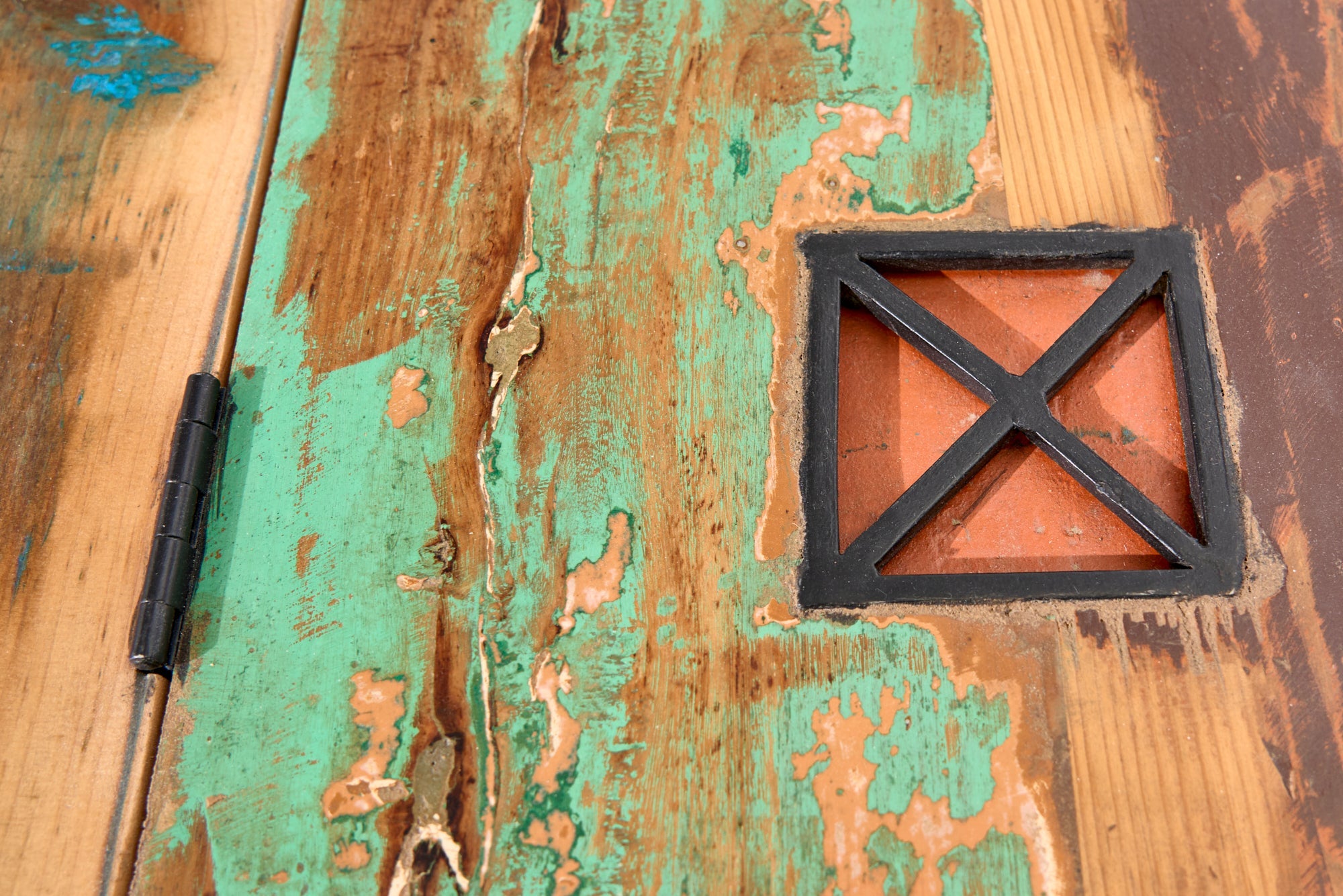 Table basse JAKARTA fabriquée à partir de bateaux de pêche recyclés