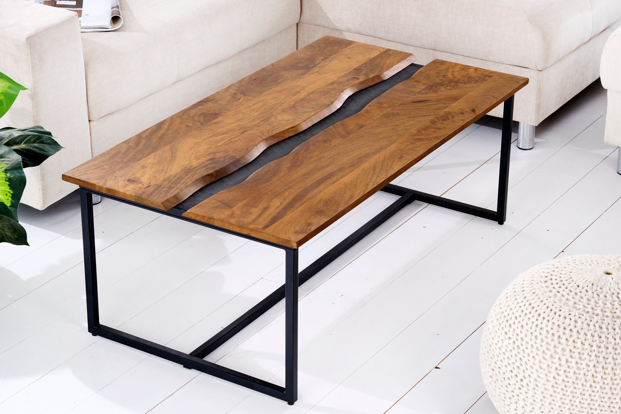 Table basse massive AMAZONAS 110cm bois de manguier métal noir bord d'arbre finition miel