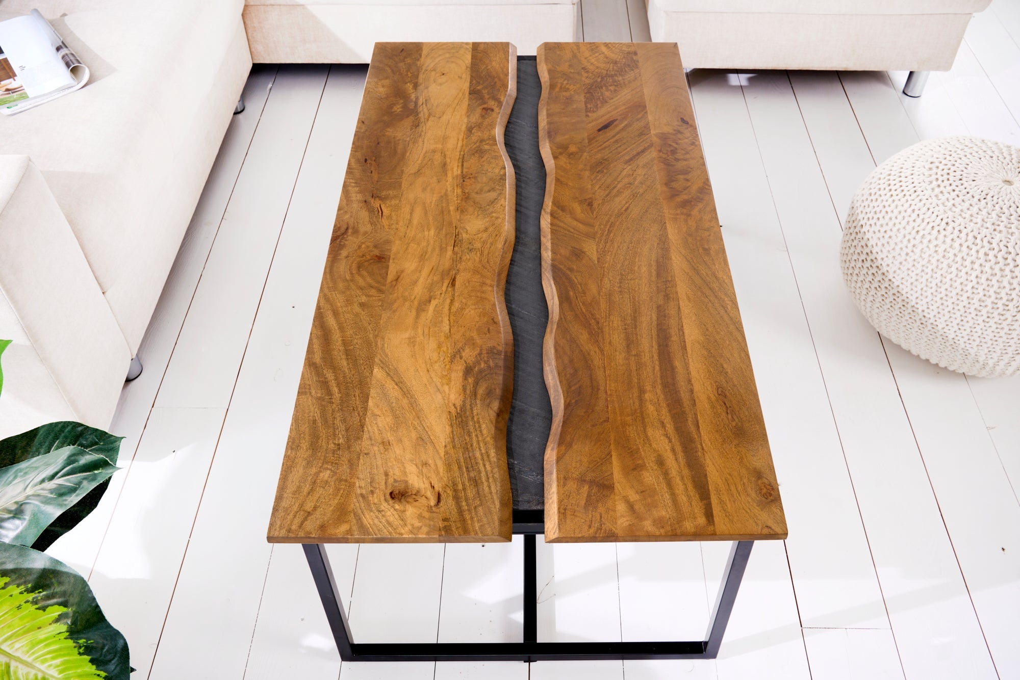 Table basse massive AMAZONAS 110cm bois de manguier métal noir bord d'arbre finition miel
