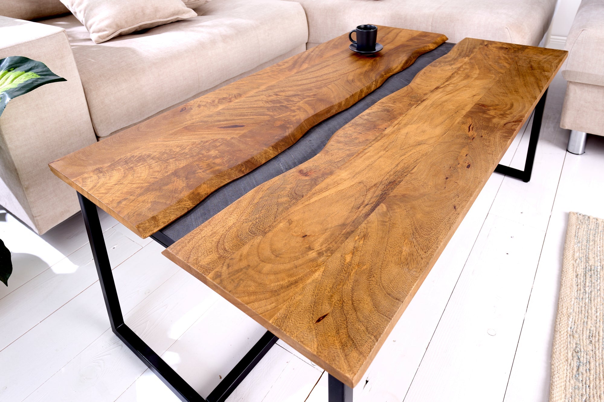 table-basse-massive-amazonas-110cm-bois-de-manguier-metal-noir-bord-darbre-finition-miel_42183 (inv)
