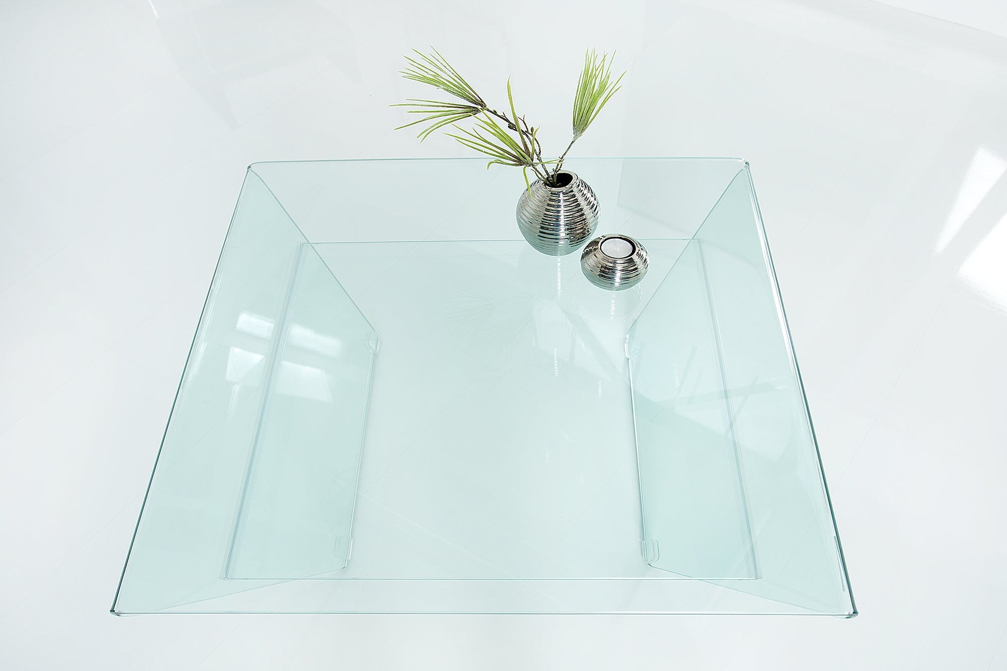 Table basse moderne en verre FANTOME 70cm trapèze avec étagère transparente