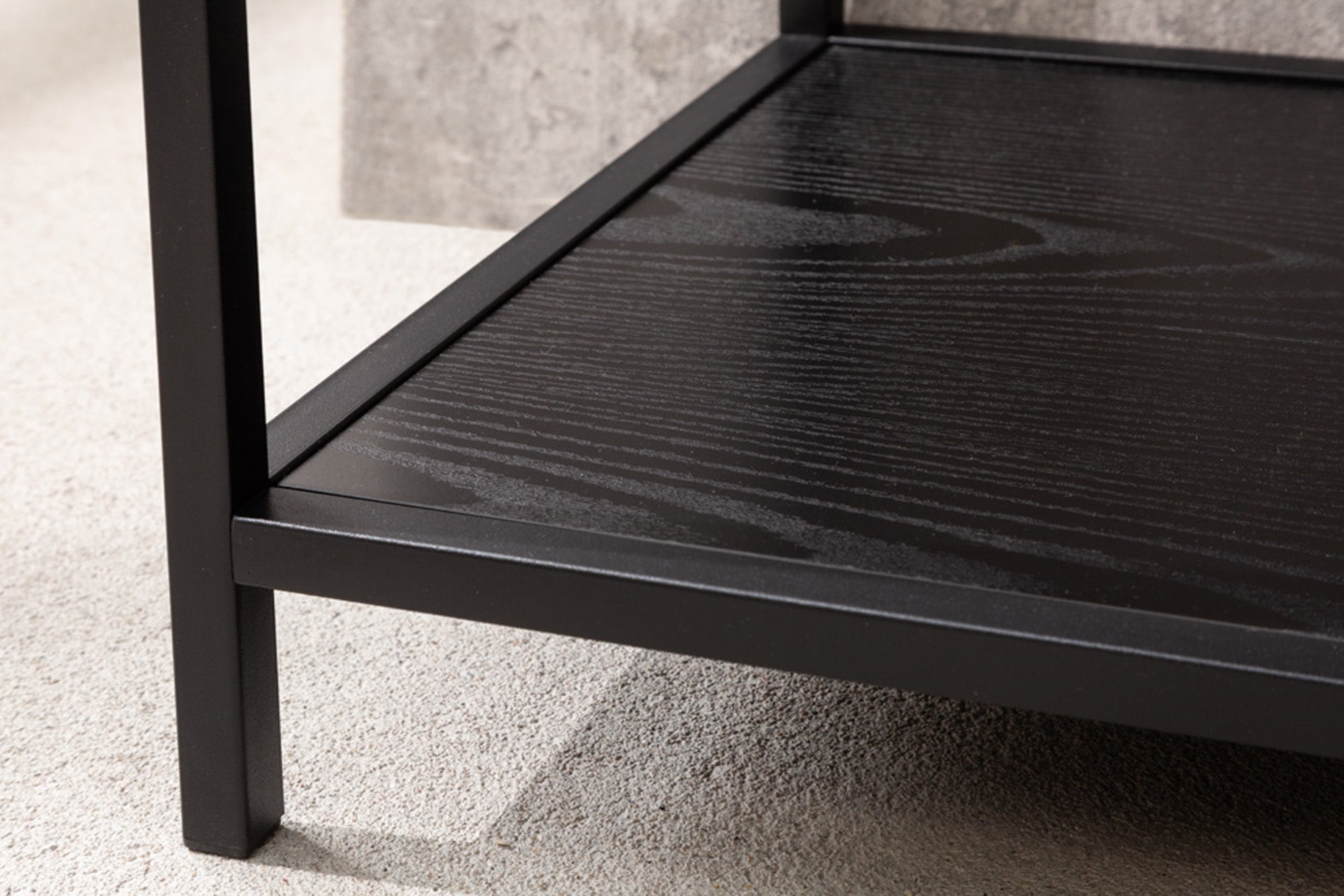 Table basse moderne SLIM LINE 120cm design bois de frêne métal noir avec étagère